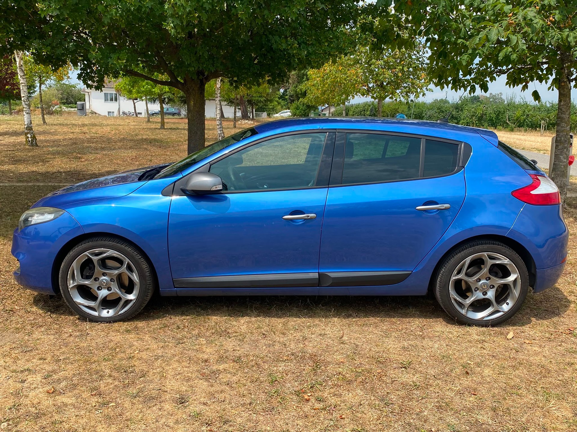 RENAULT Mégane 2.0 16V Turbo Privilège << écran cassé >>-showroom-element-2