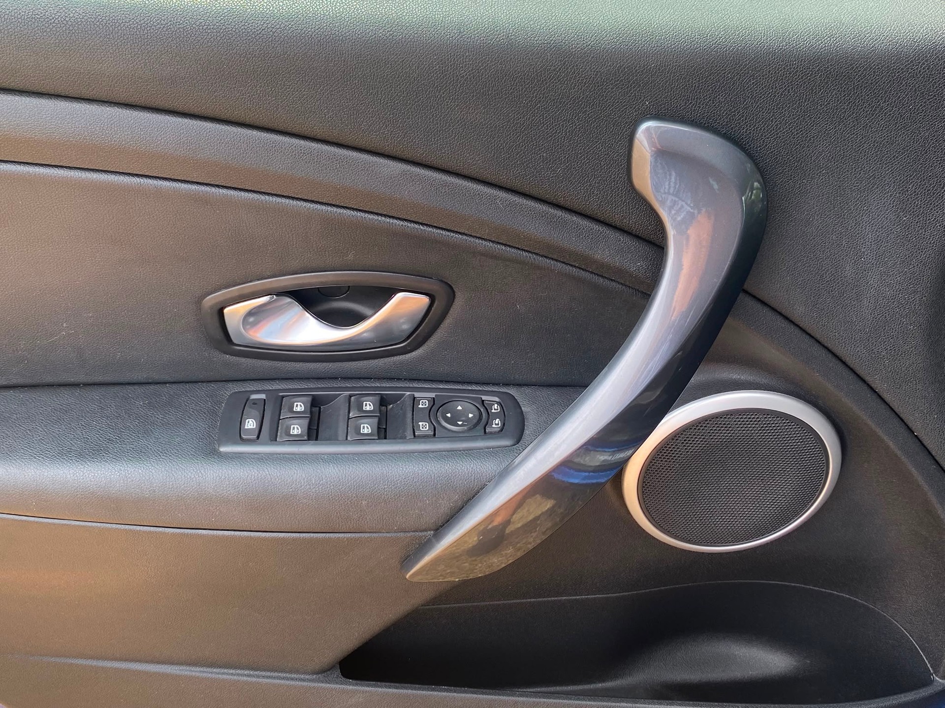 RENAULT Mégane 2.0 16V Turbo Privilège << écran cassé >>-image-22