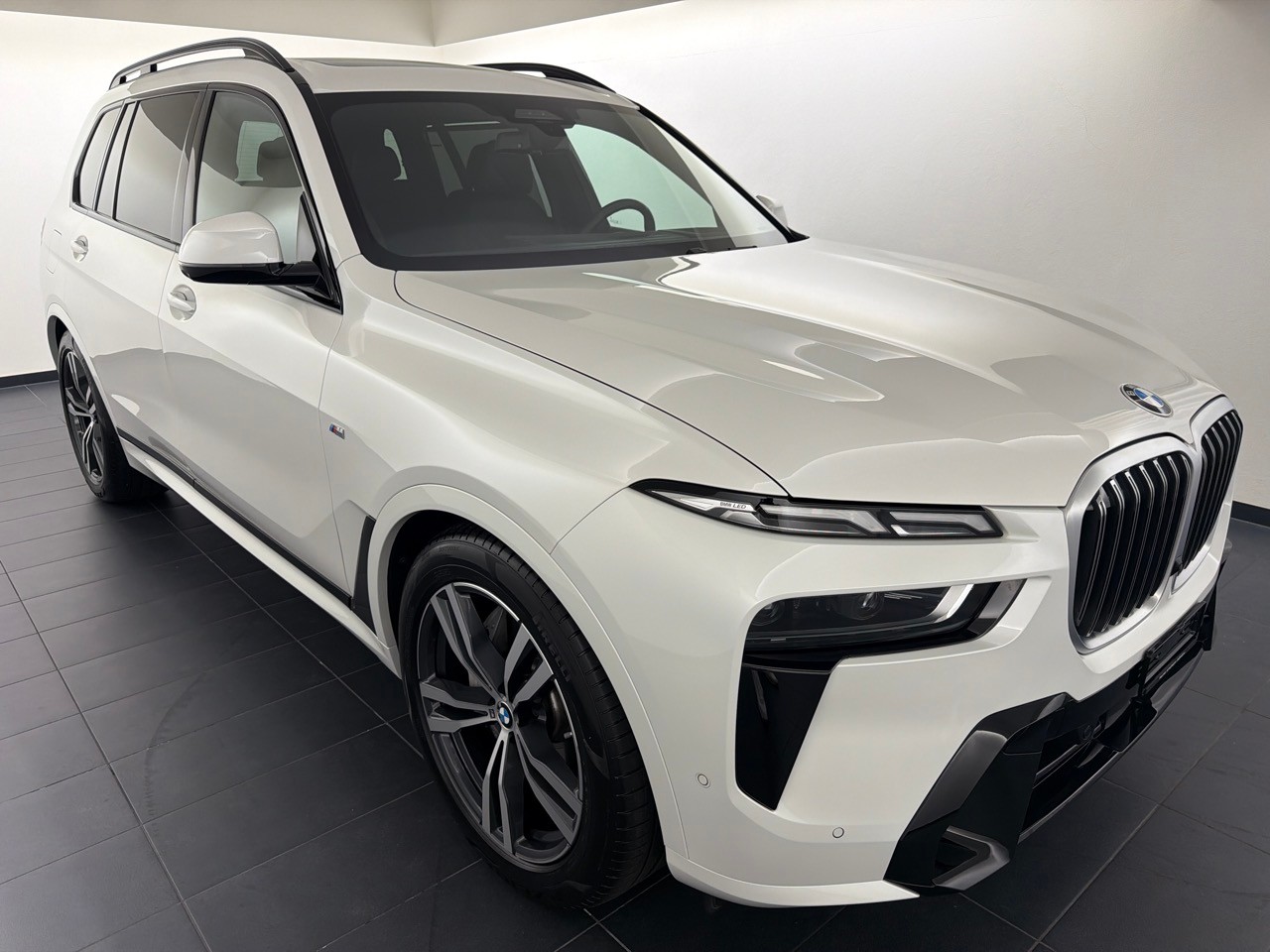 BMW X7 xDr 48V 40d M Sport-showroom-element-3