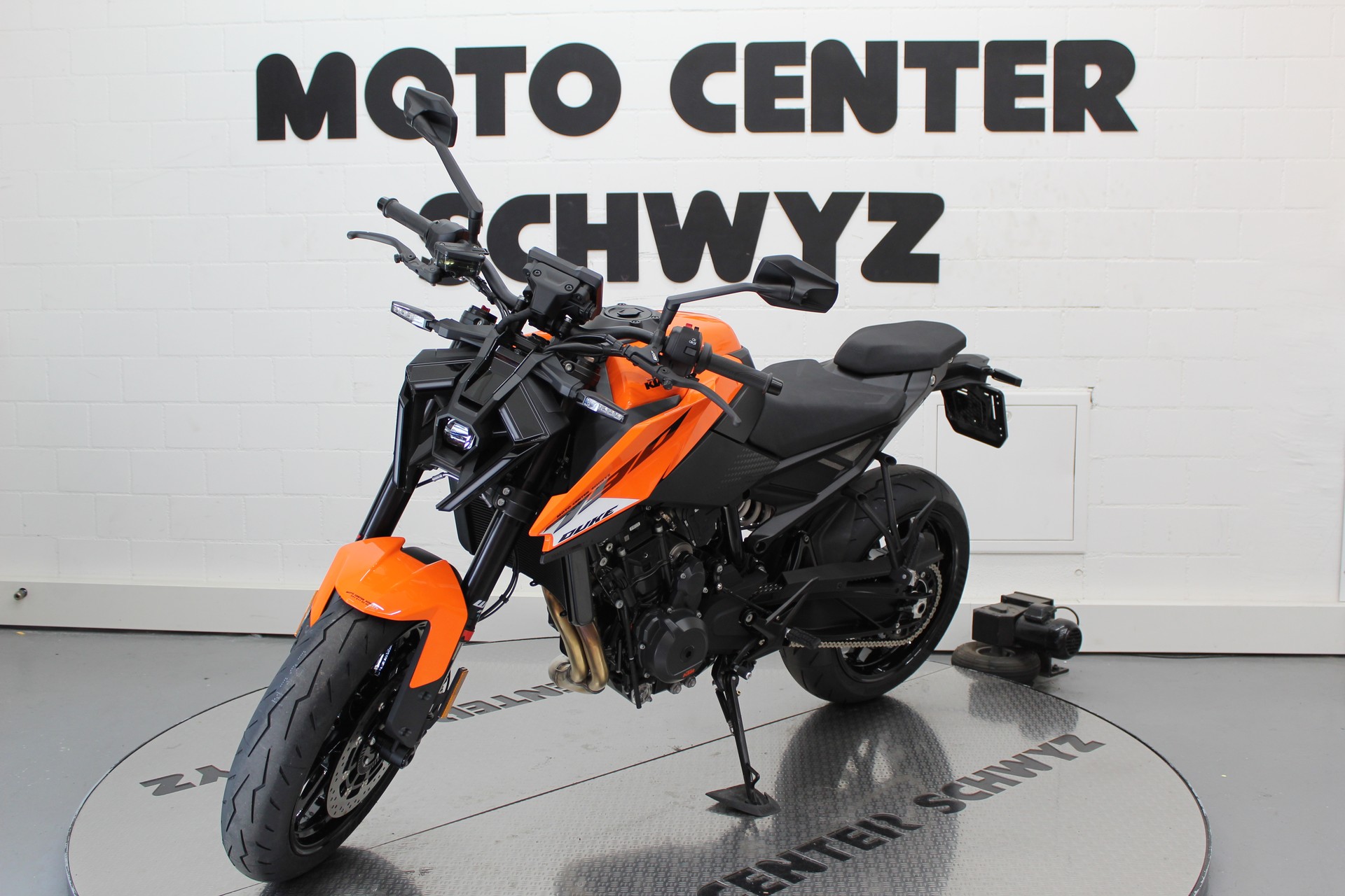 KTM 790 Duke L 2027-image-3