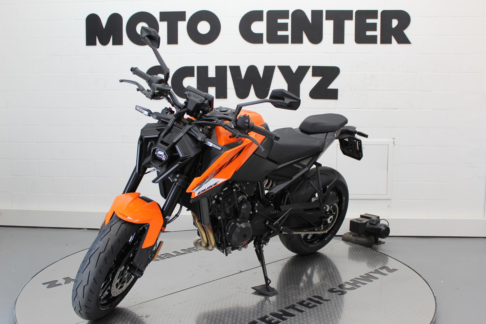 KTM 790 Duke L 2027-image-2