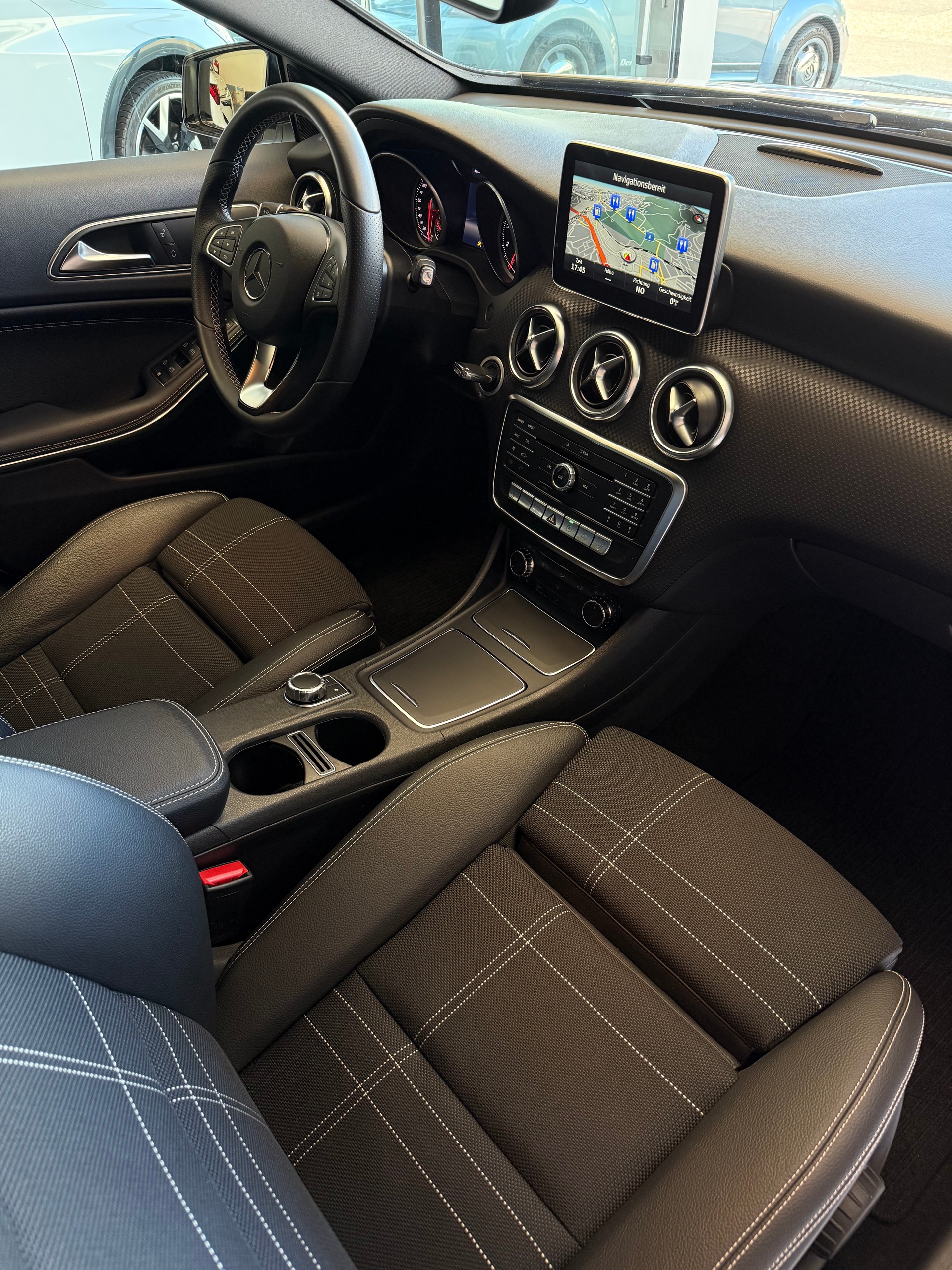 MERCEDES-BENZ A 200 Night Star 7G-DCT-image-12