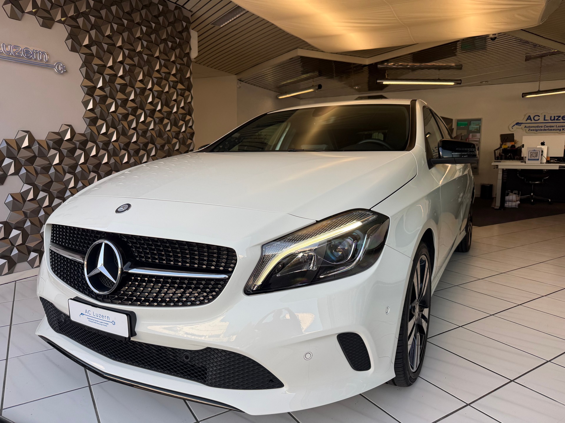MERCEDES-BENZ A 200 Night Star 7G-DCT