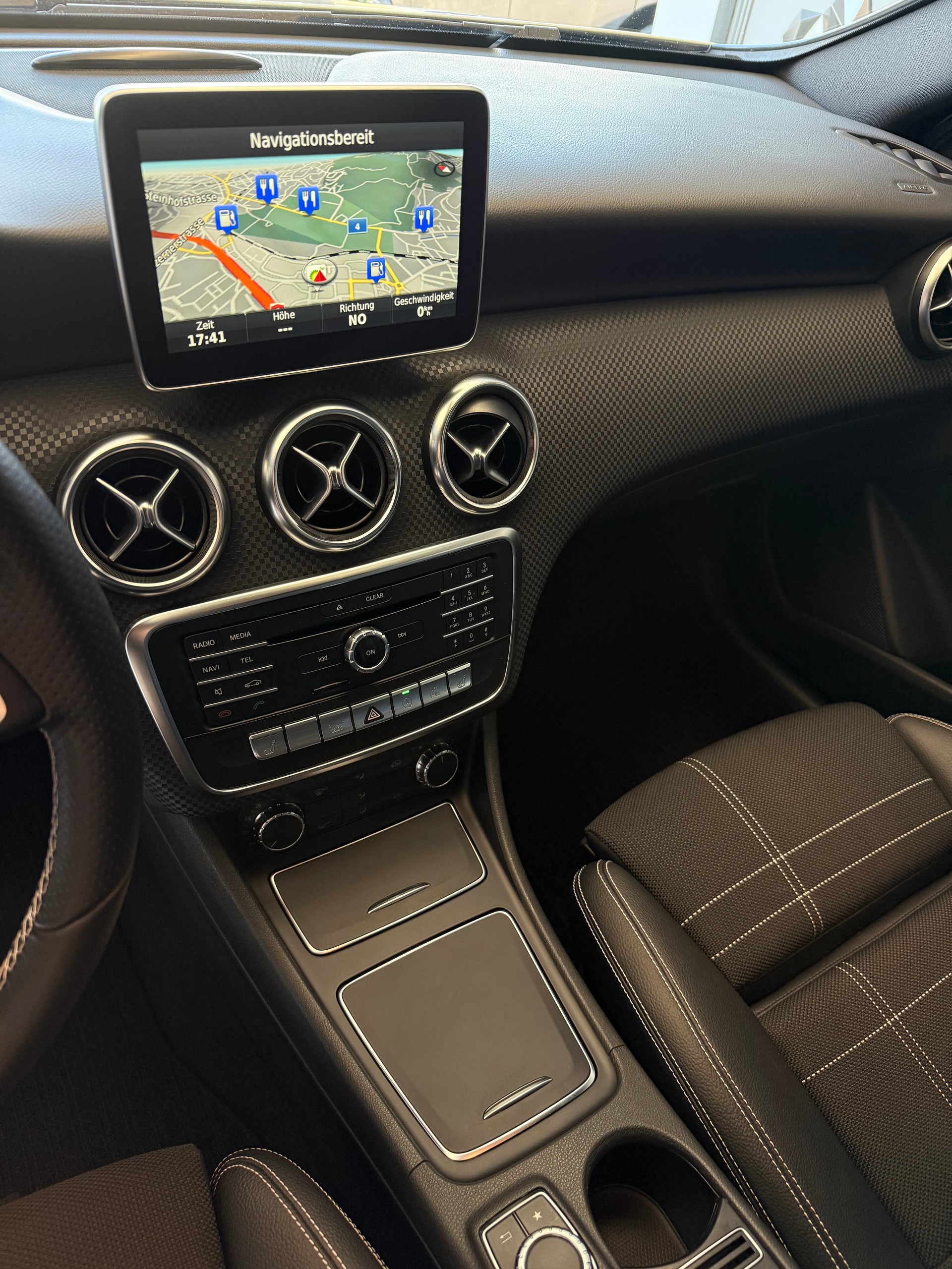 MERCEDES-BENZ A 200 Night Star 7G-DCT-image-14