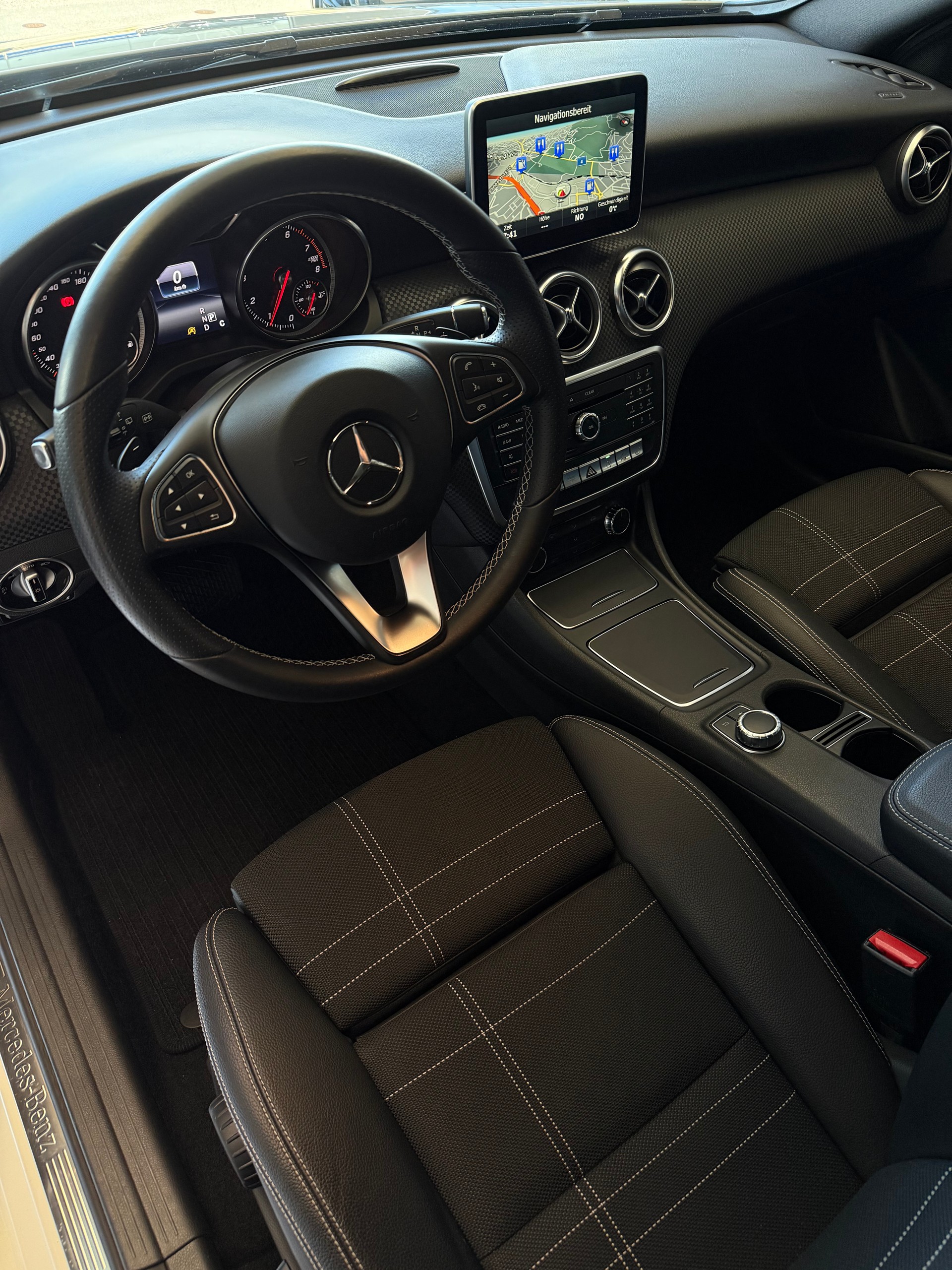 MERCEDES-BENZ A 200 Night Star 7G-DCT-image-4