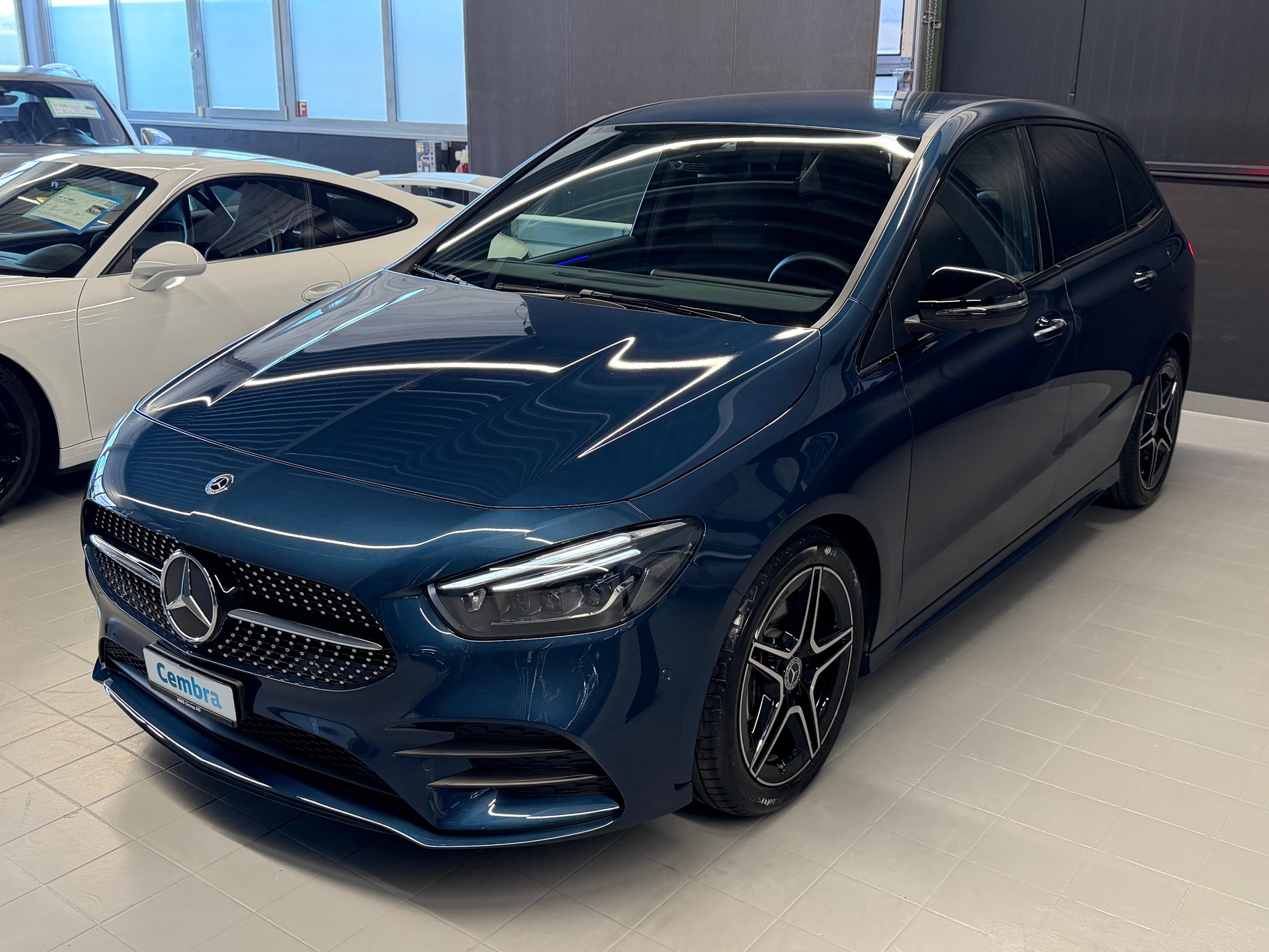 MERCEDES-BENZ B 200 AMG Line 7G-DCT-showroom-element-3