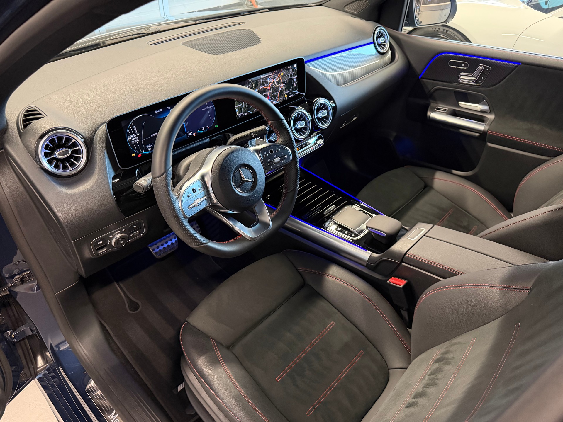 MERCEDES-BENZ B 200 AMG Line 7G-DCT-image-11