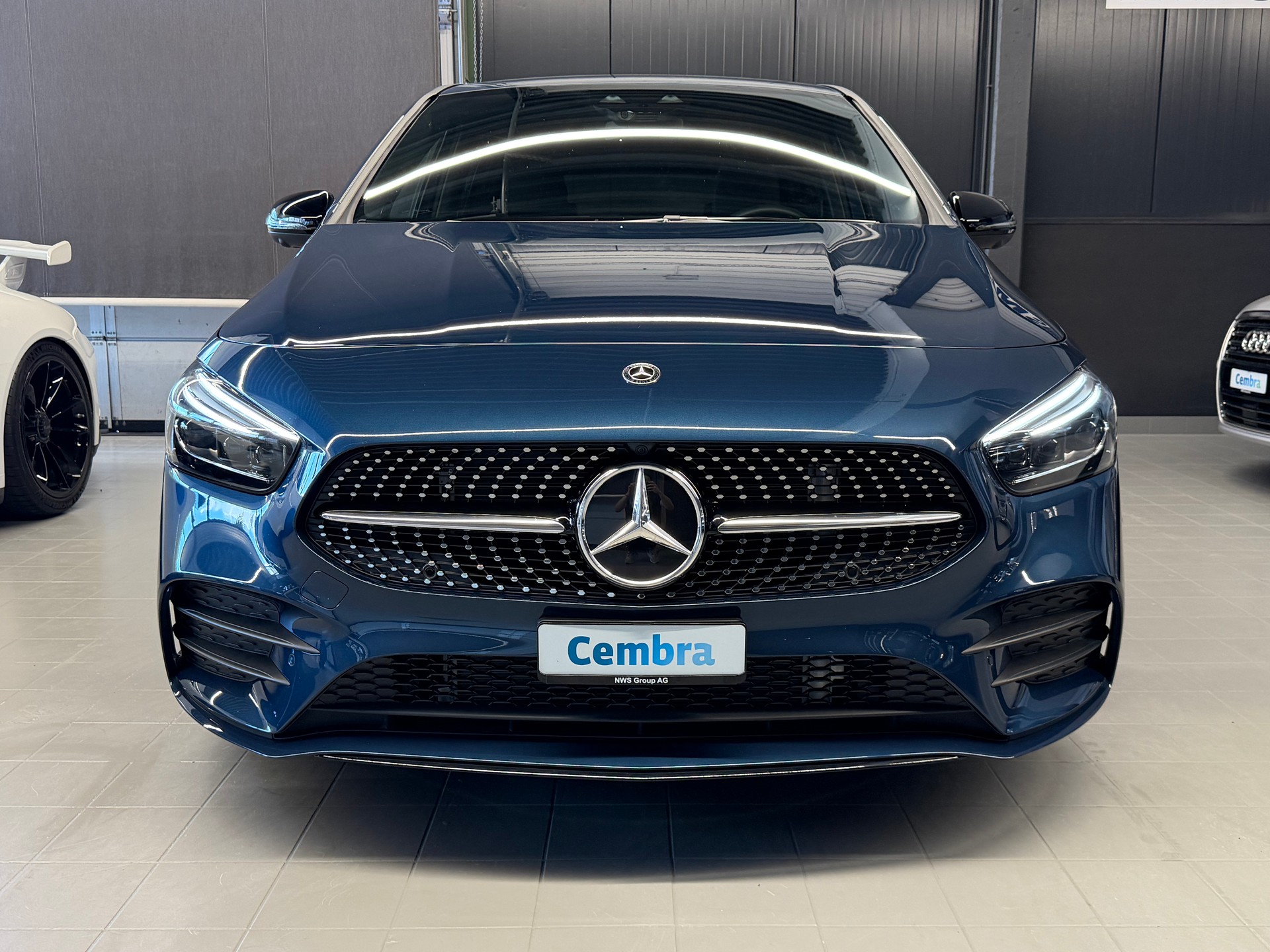 MERCEDES-BENZ B 200 AMG Line 7G-DCT-showroom-element-2