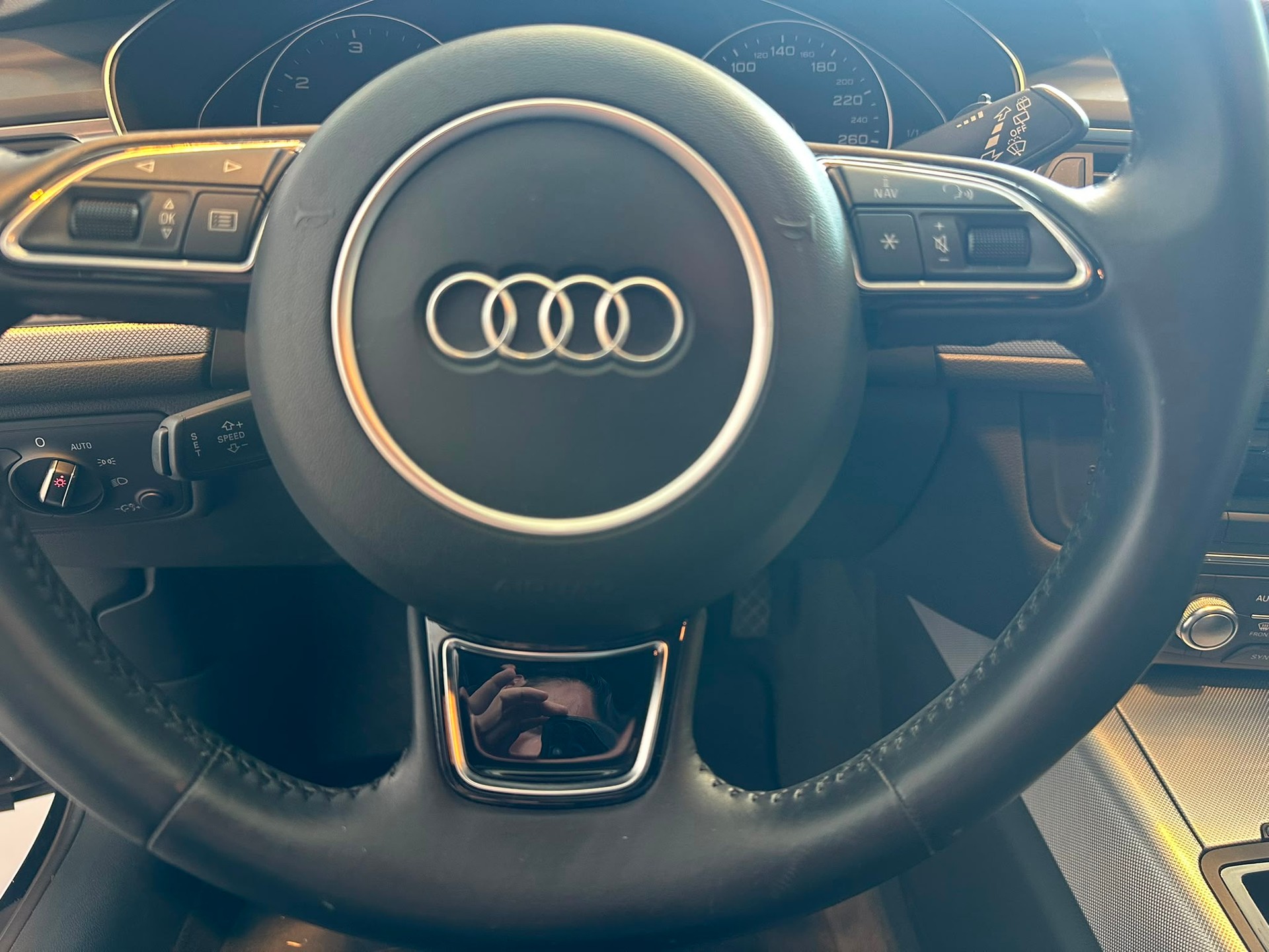 AUDI A6 Avant 2.0 TDI quattro S-tronic-image-12