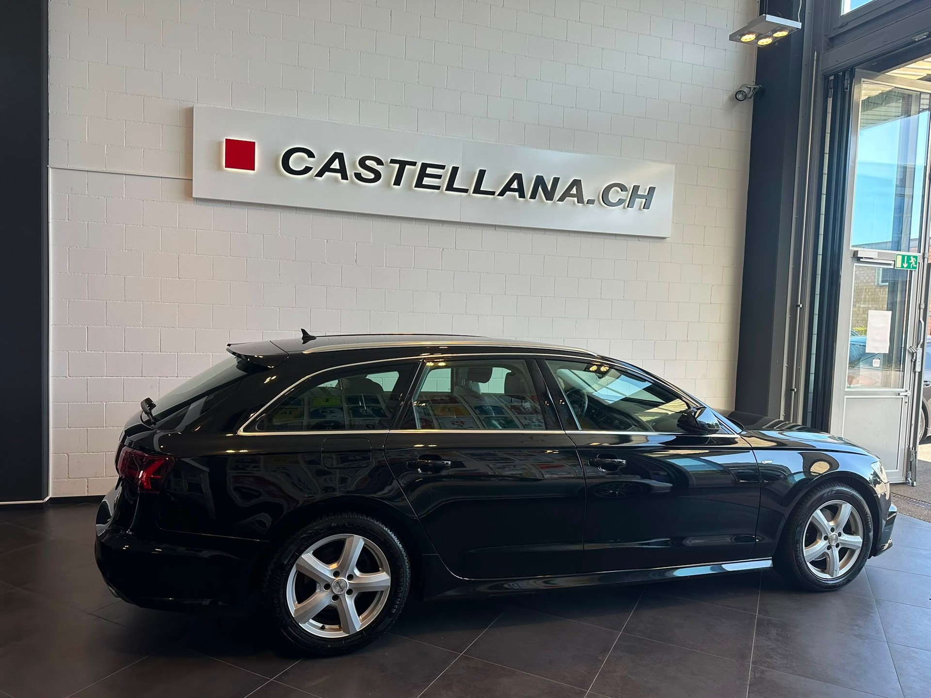 AUDI A6 Avant 2.0 TDI quattro S-tronic-showroom-element-2