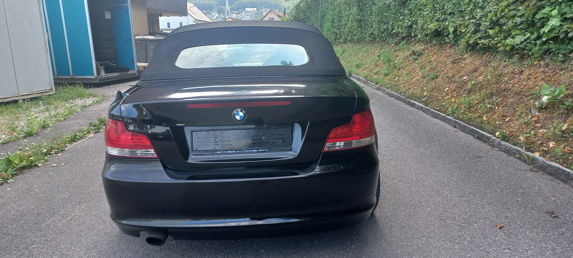 BMW 120i Cabrio-image-5