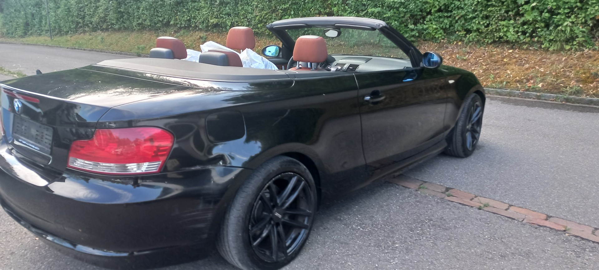 BMW 120i Cabrio-image-7