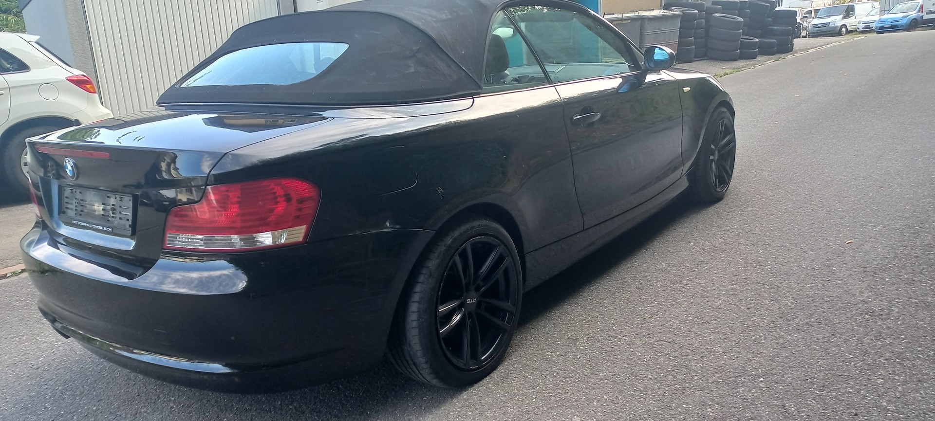 BMW 120i Cabrio-image-6