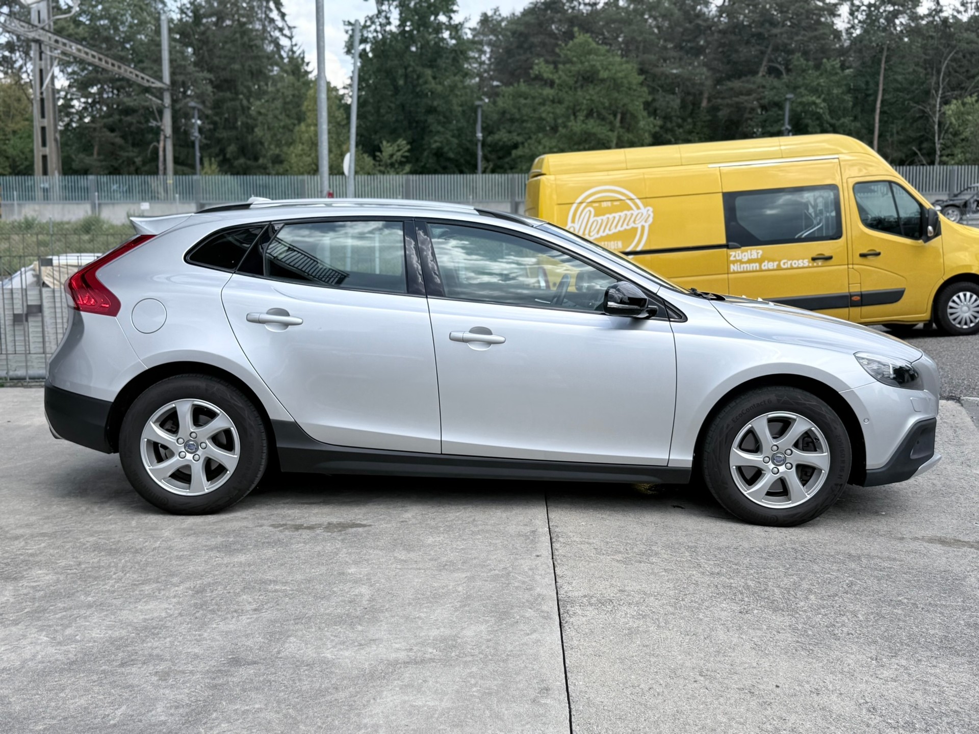 VOLVO V40 Cross Country T4 2.0 AWD Momentum Geartronic-showroom-element-3