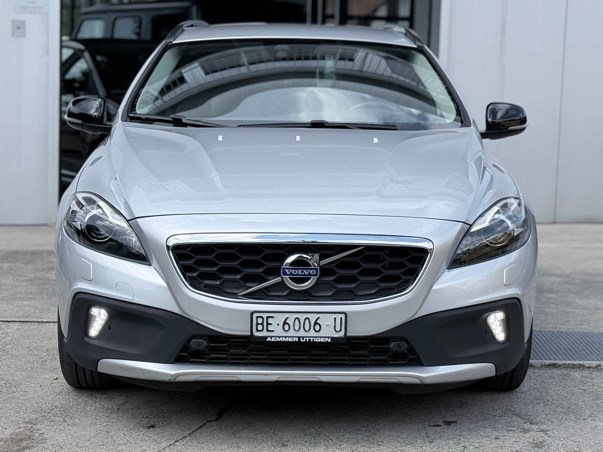 VOLVO V40 Cross Country T4 2.0 AWD Momentum Geartronic-showroom-element-1
