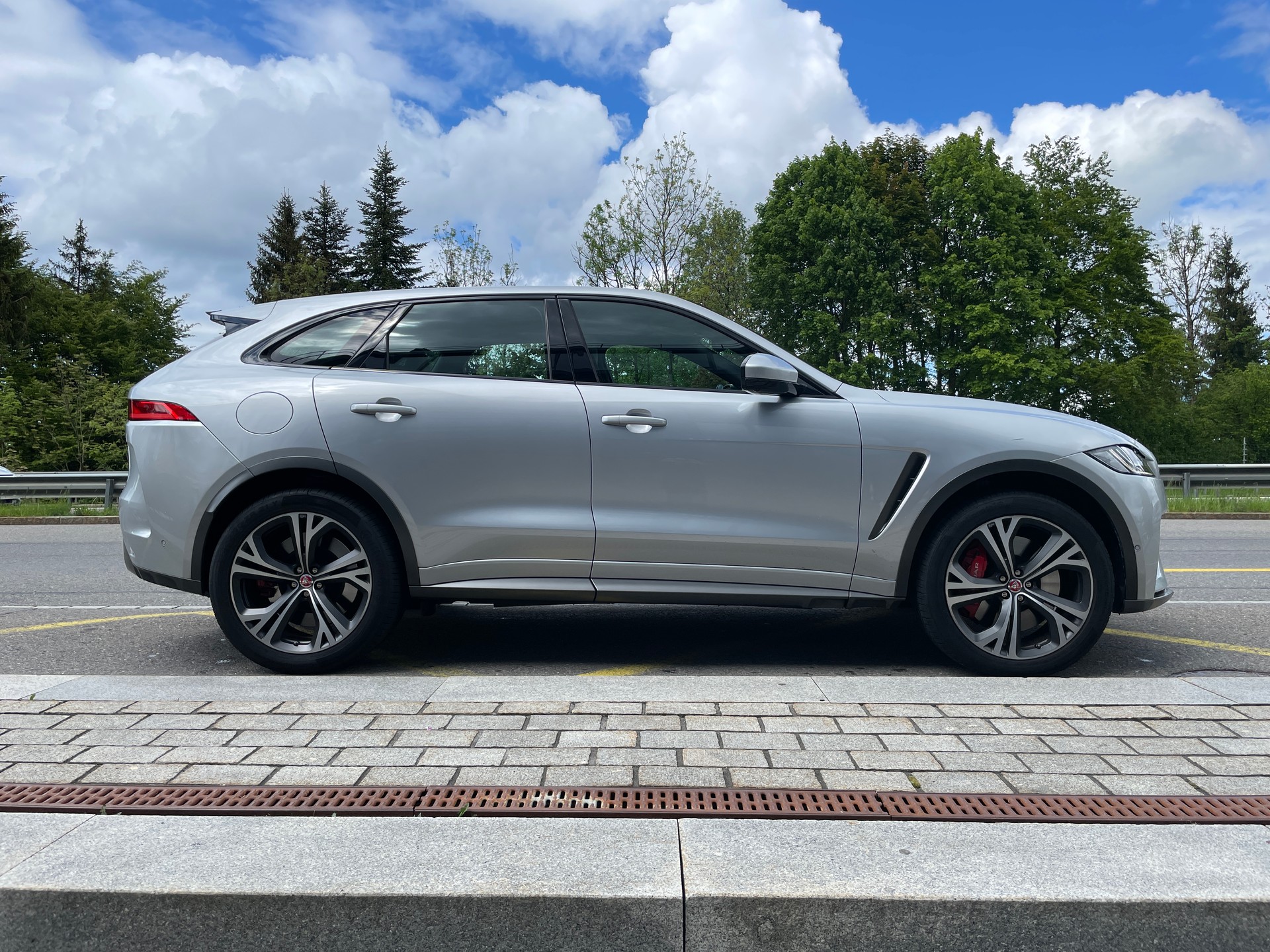JAGUAR F-Pace 5.0 V8 SVR AWD Automatik-image-4