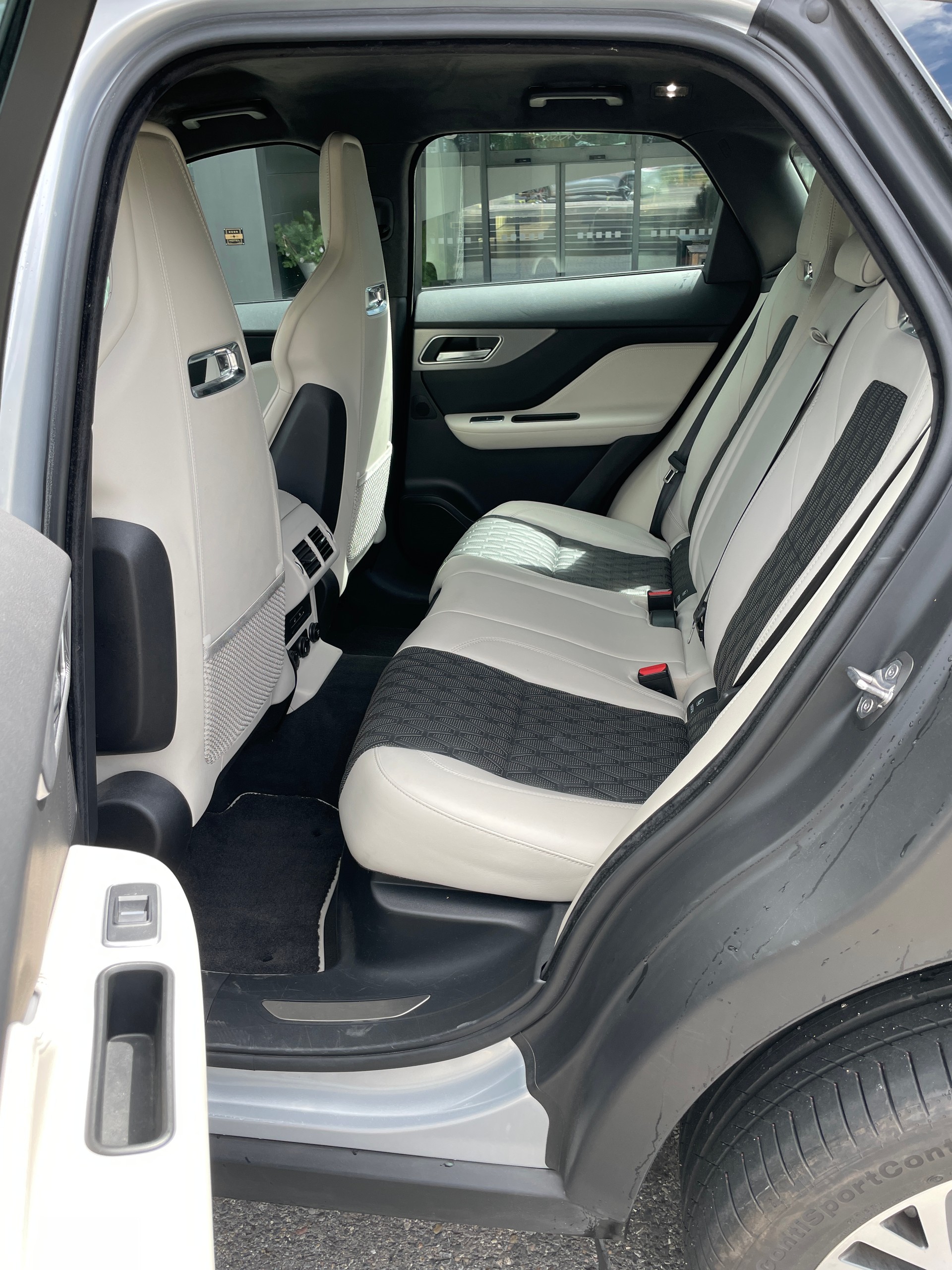 JAGUAR F-Pace 5.0 V8 SVR AWD Automatik-image-15