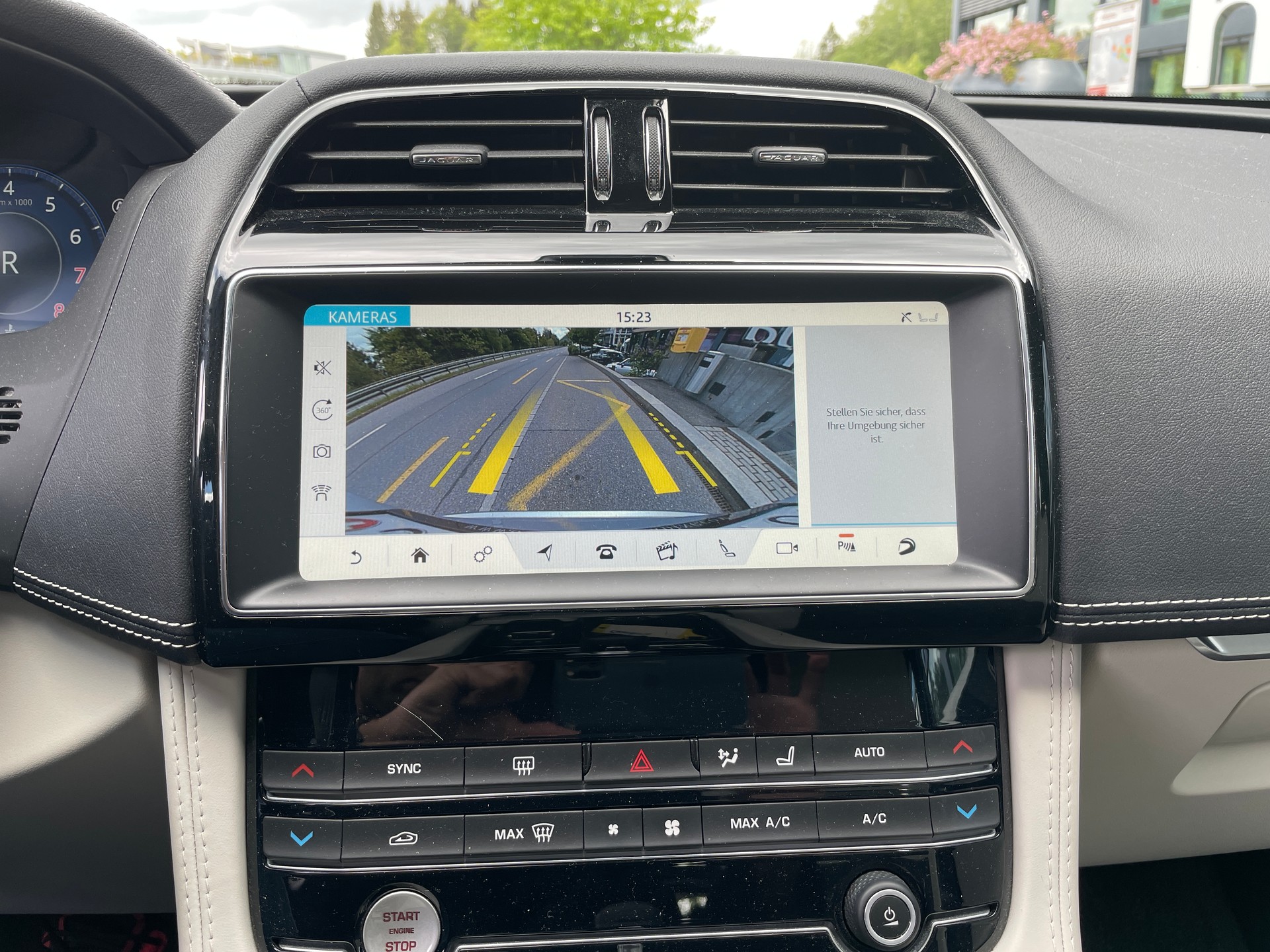 JAGUAR F-Pace 5.0 V8 SVR AWD Automatik-image-24