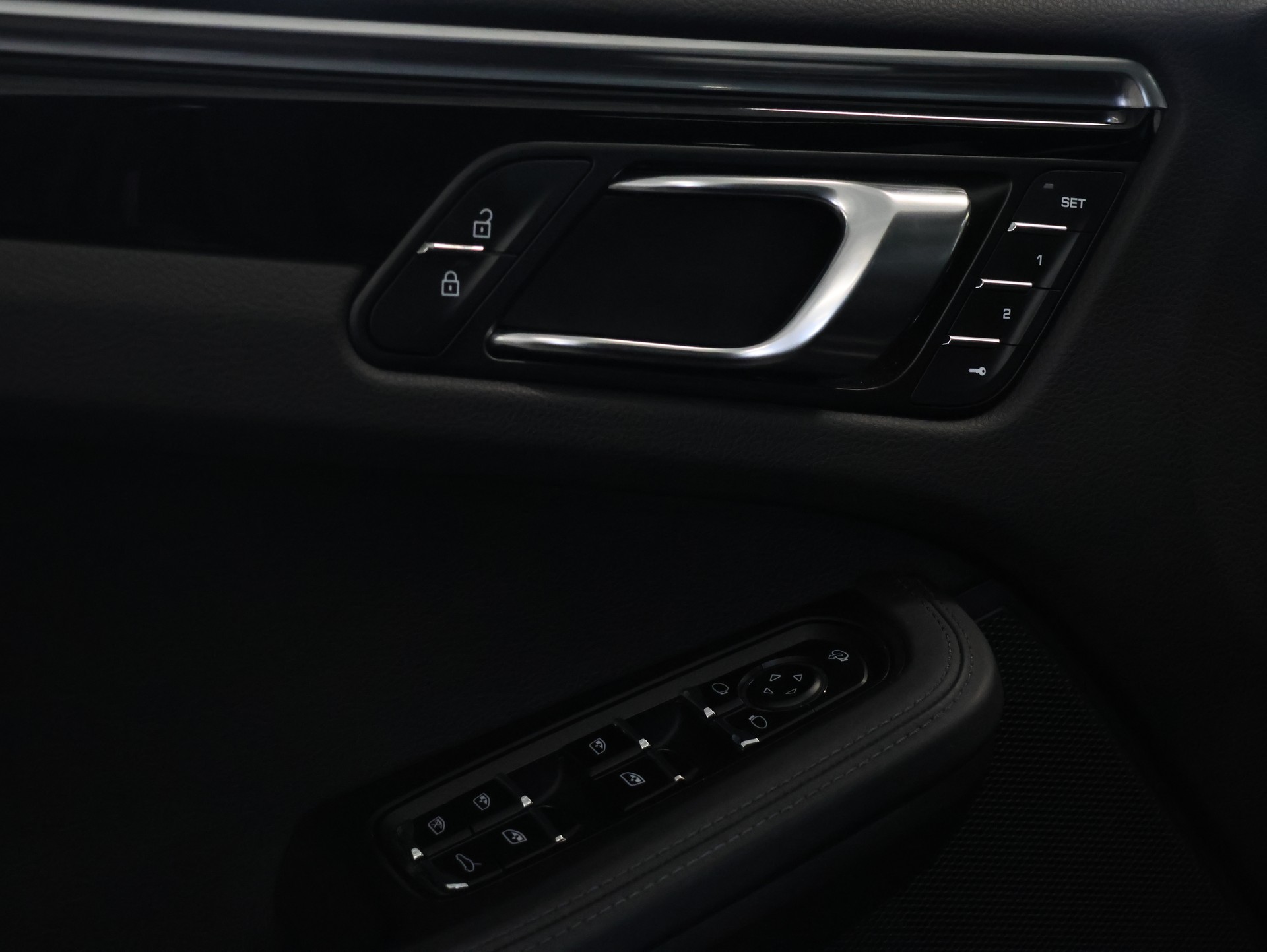 PORSCHE Macan S PDK *Panoramadach* *Bose* *Sitzheizung*-image-19