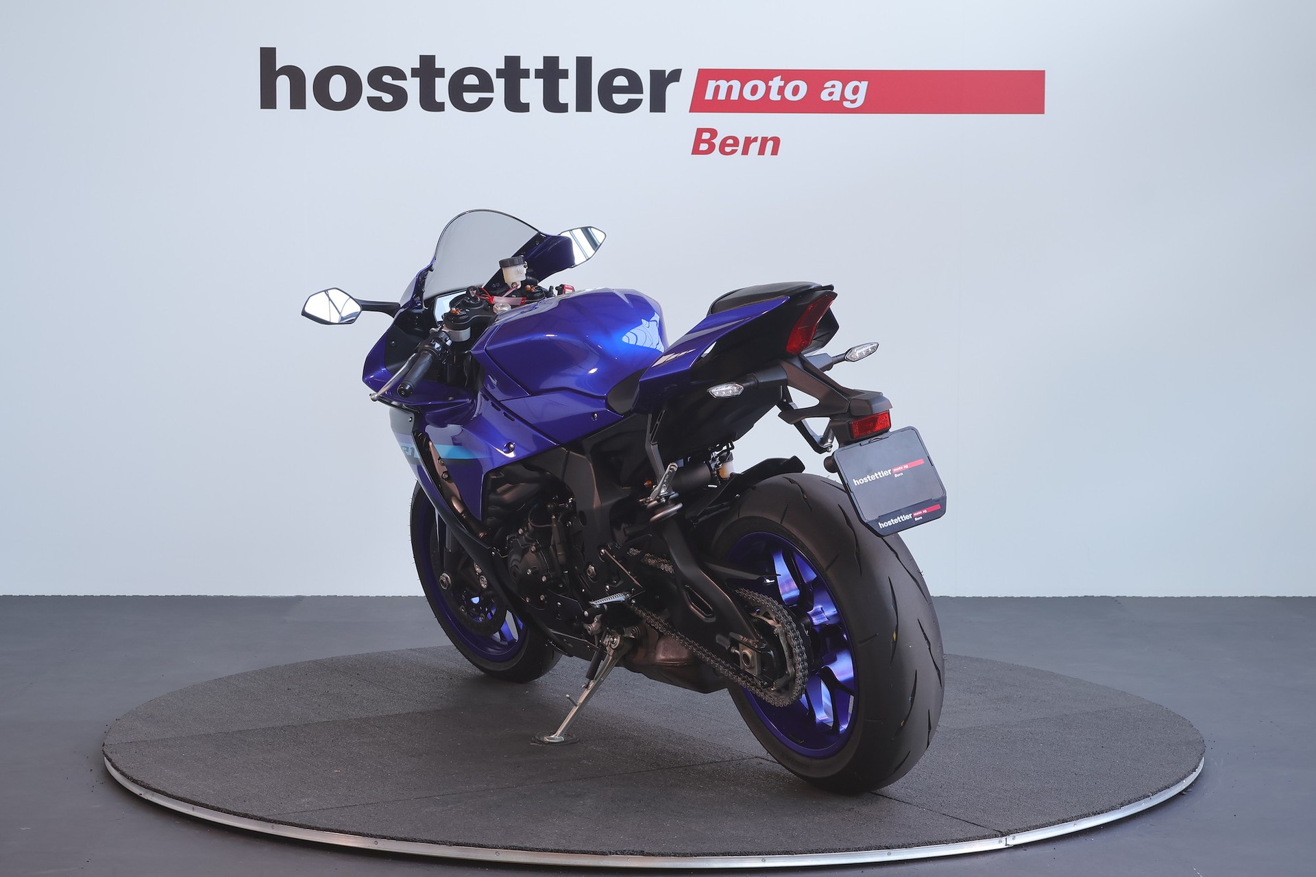 YAMAHA R1-showroom-element-3