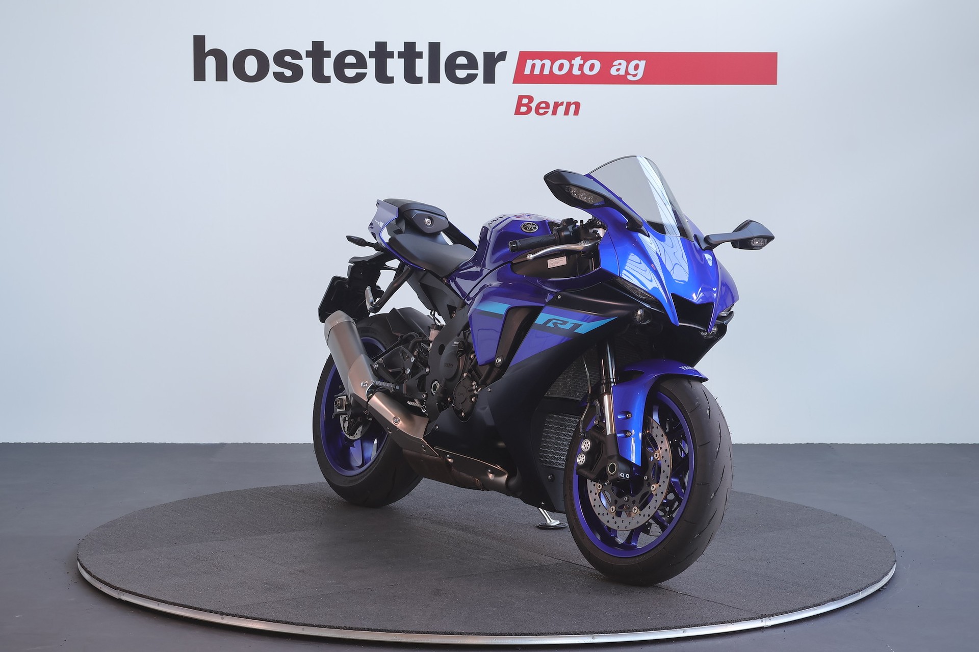 YAMAHA R1