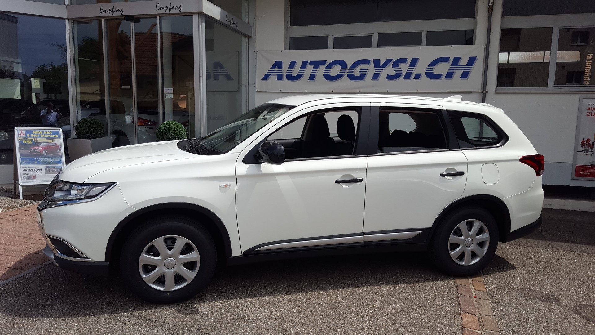 MITSUBISHI Outlander 2.0 Helvetia MT-image-11