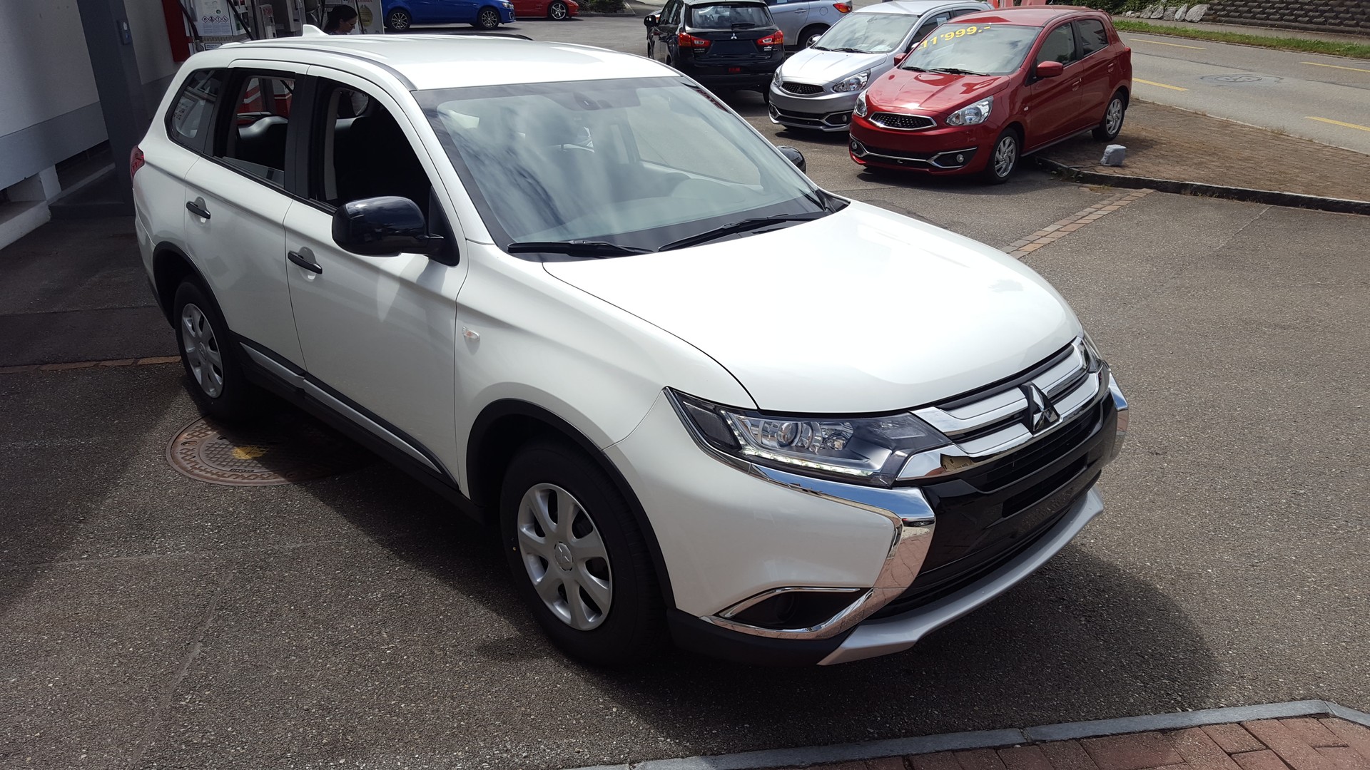 MITSUBISHI Outlander 2.0 Helvetia MT-image-3