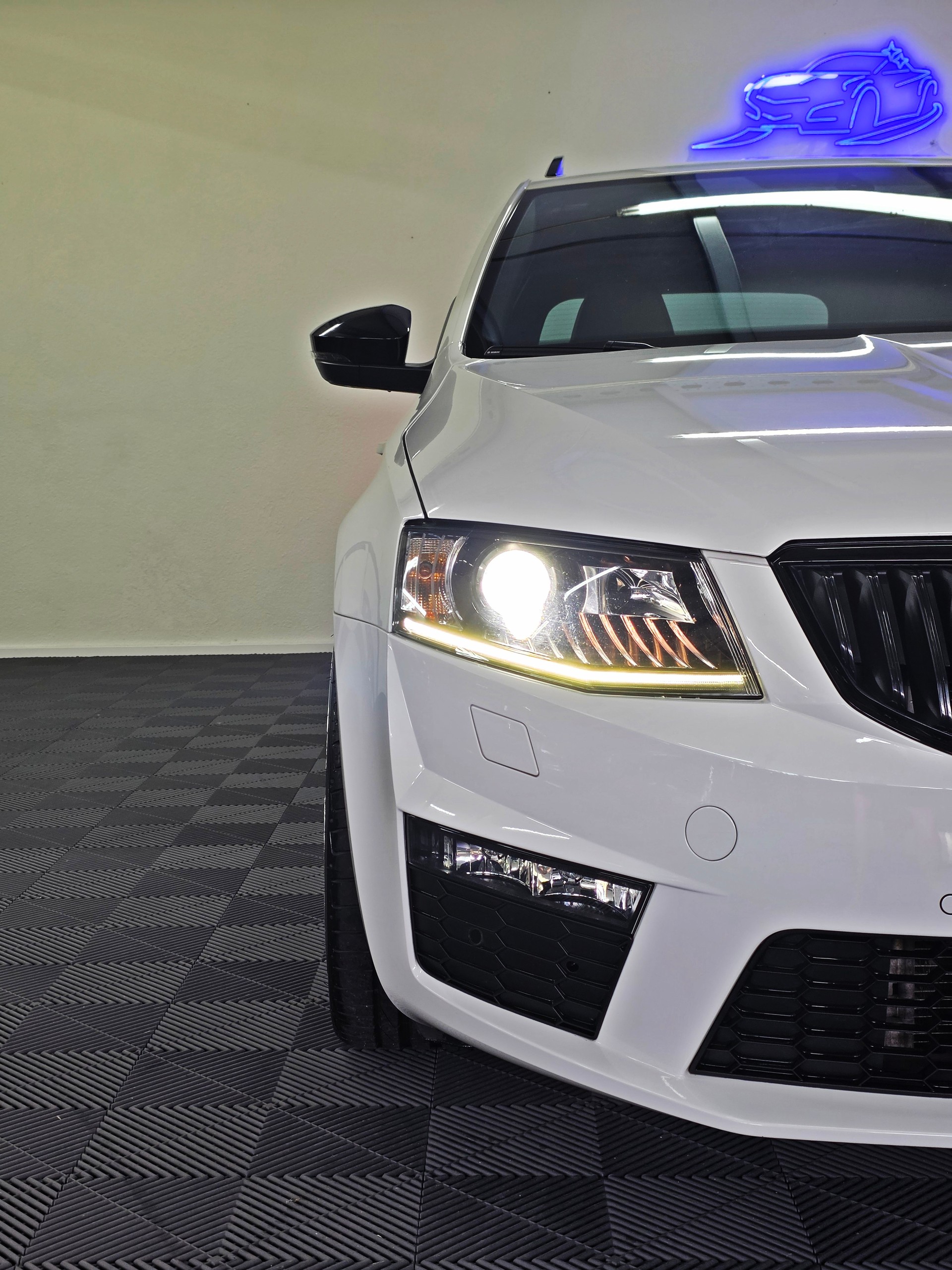 SKODA Octavia Combi 2.0 TSI RS DSG-showroom-element-2