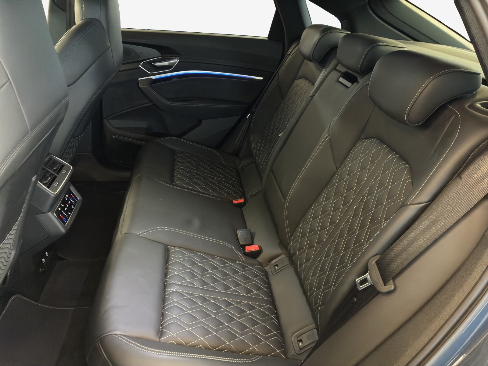 AUDI e-tron 55 Sportback S Line Black Edition quattro-image-11