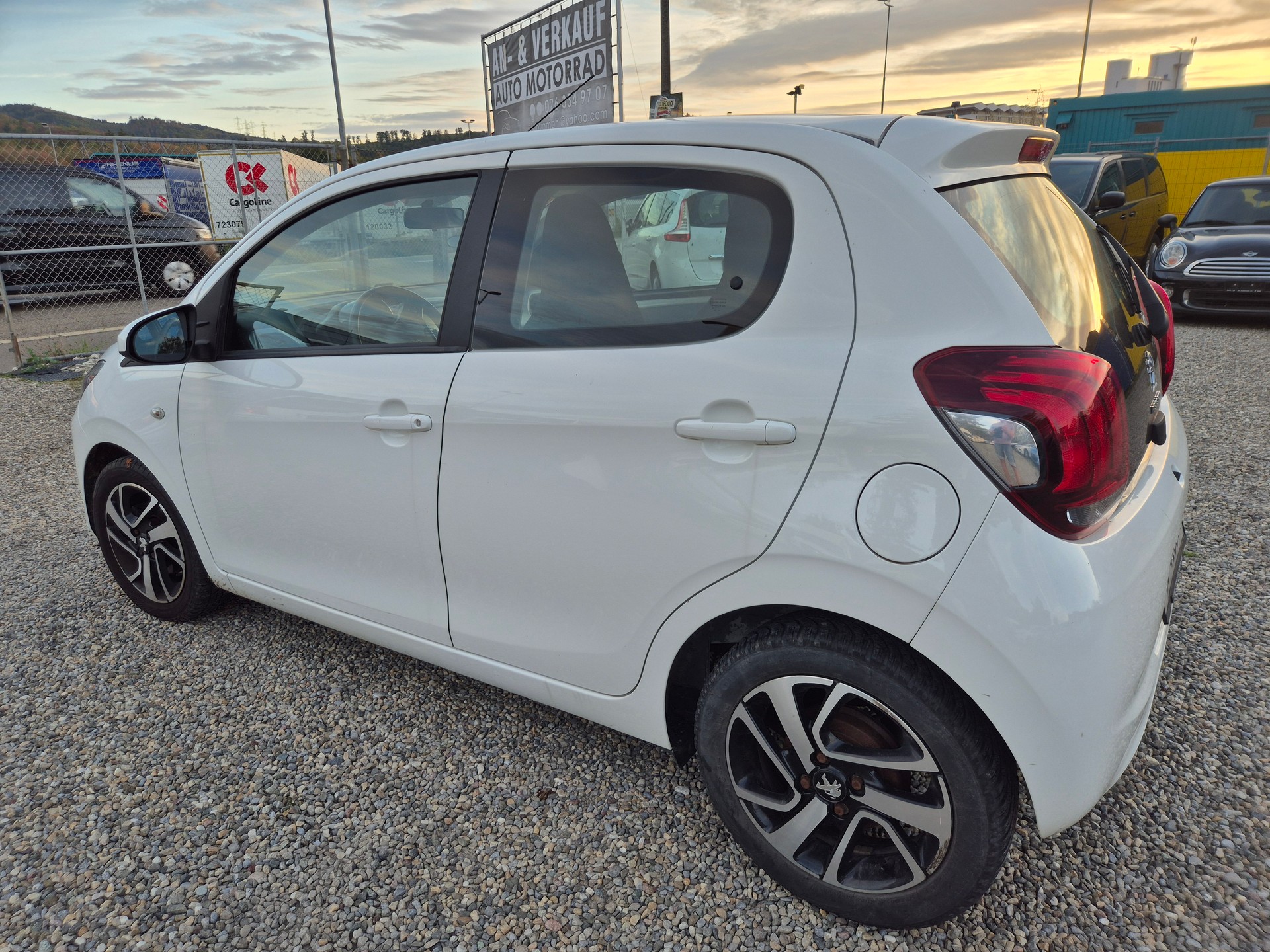 PEUGEOT 108 1.2 VTi Active-image-3