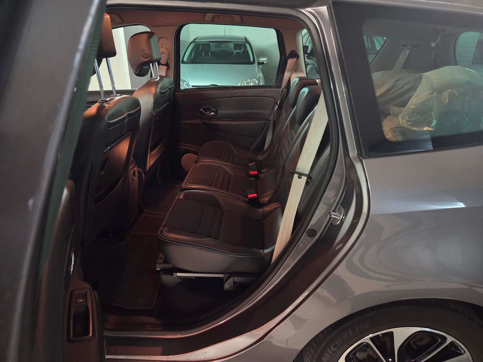 RENAULT Grand Scénic 2.0 dCi Bose Automatic-image-10