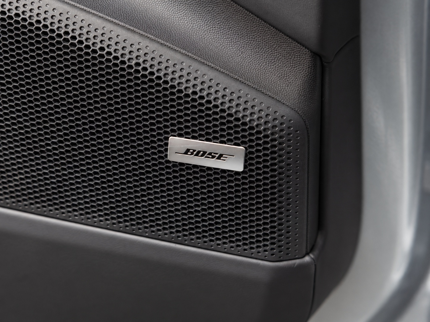 PORSCHE Macan Turbo-image-19