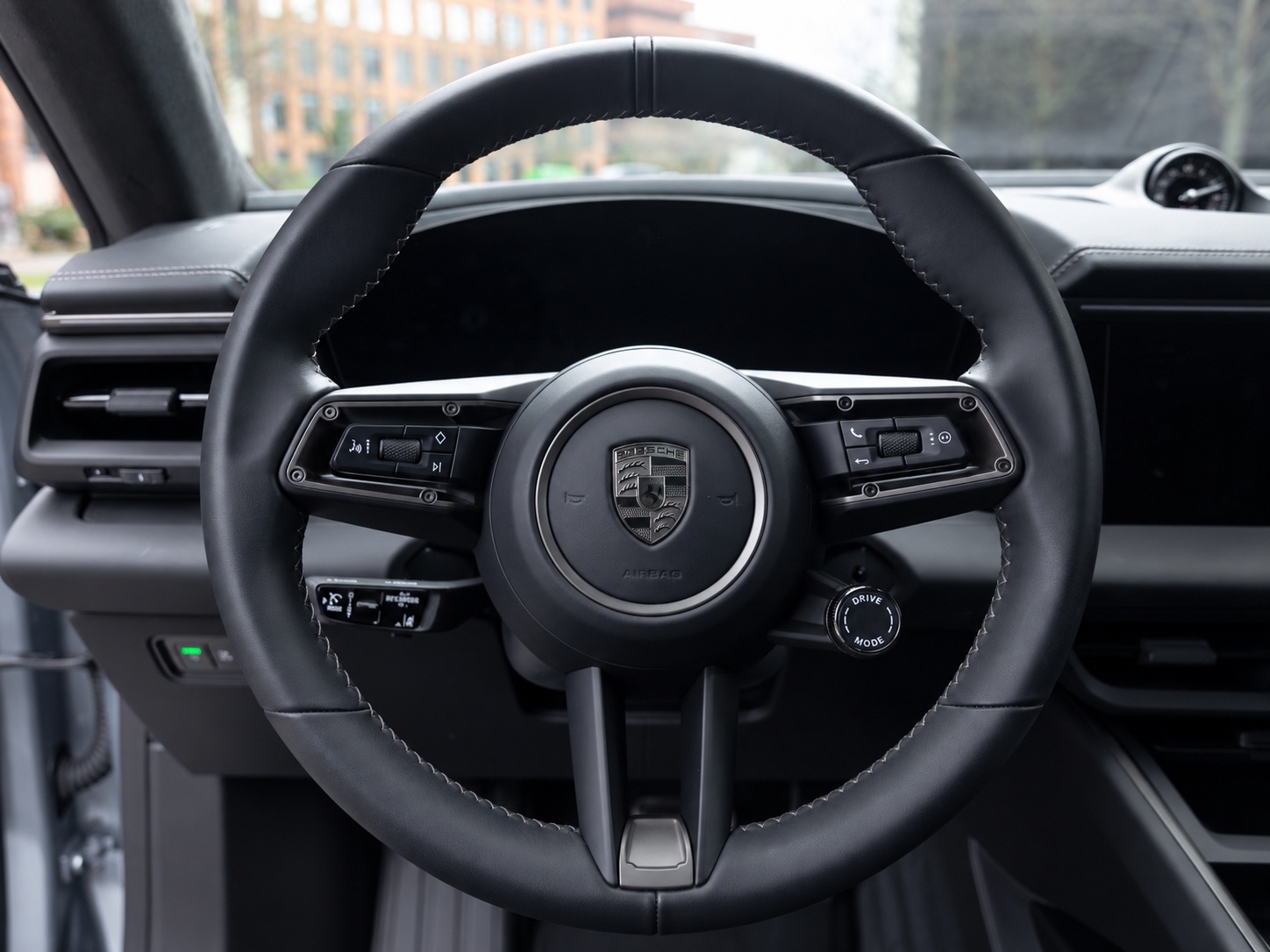 PORSCHE Macan Turbo-image-31