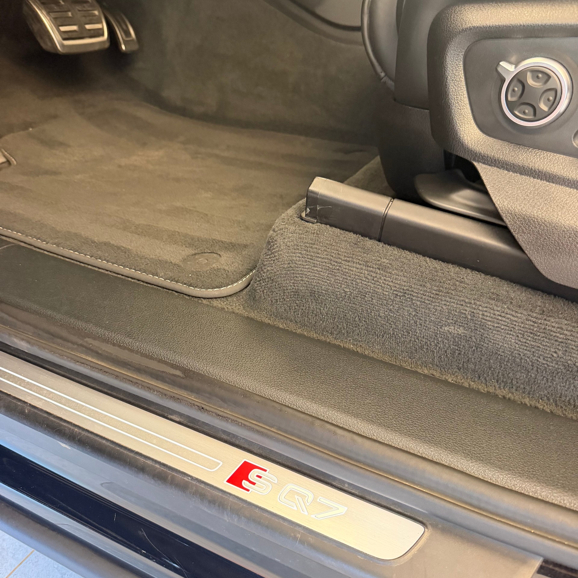 AUDI SQ7 4.0 TDI quattro ABT tiptronic 7 Plätze-image-15