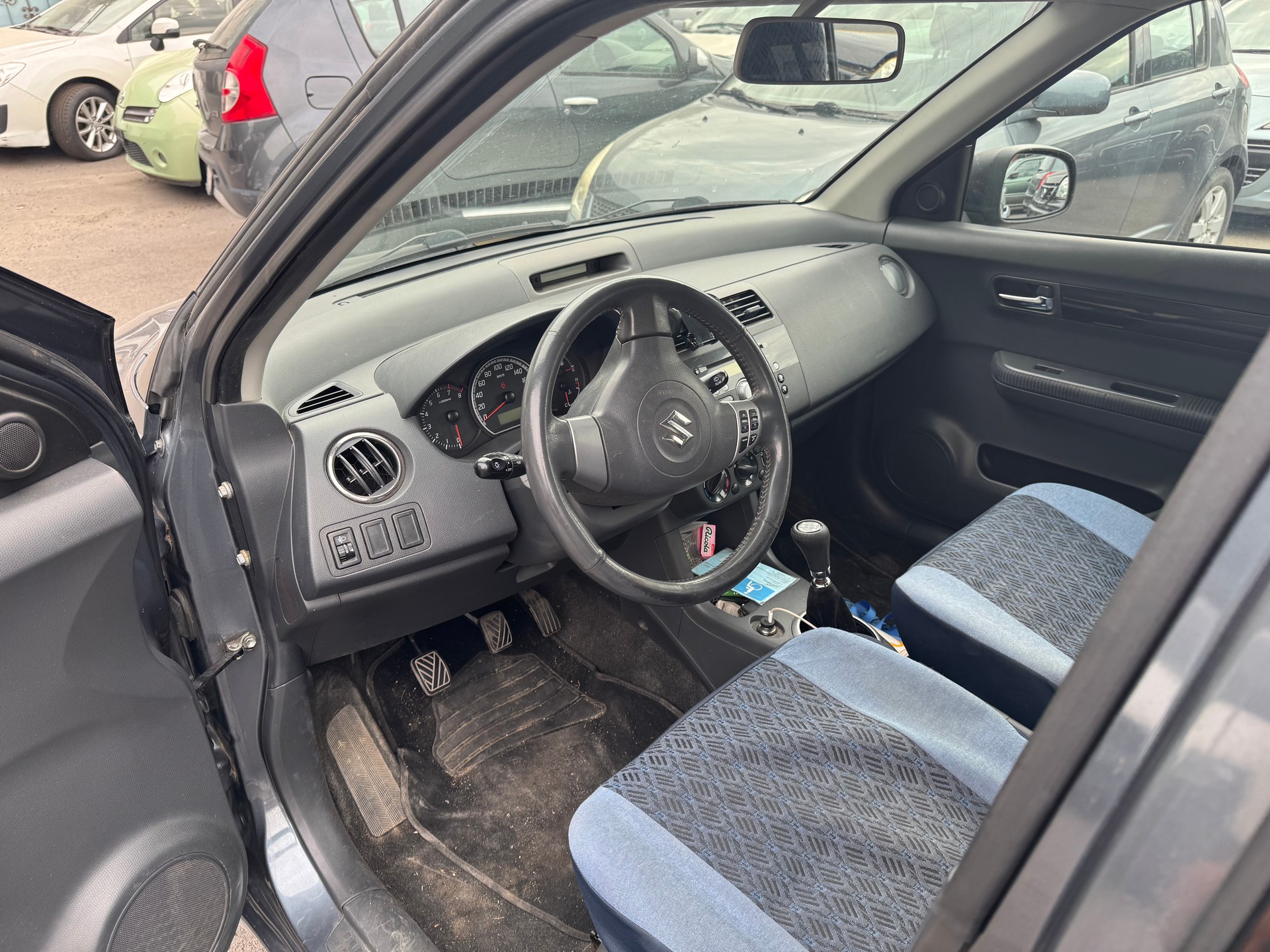 SUZUKI Swift 1.3i 16V GL Top 4x4-image-5