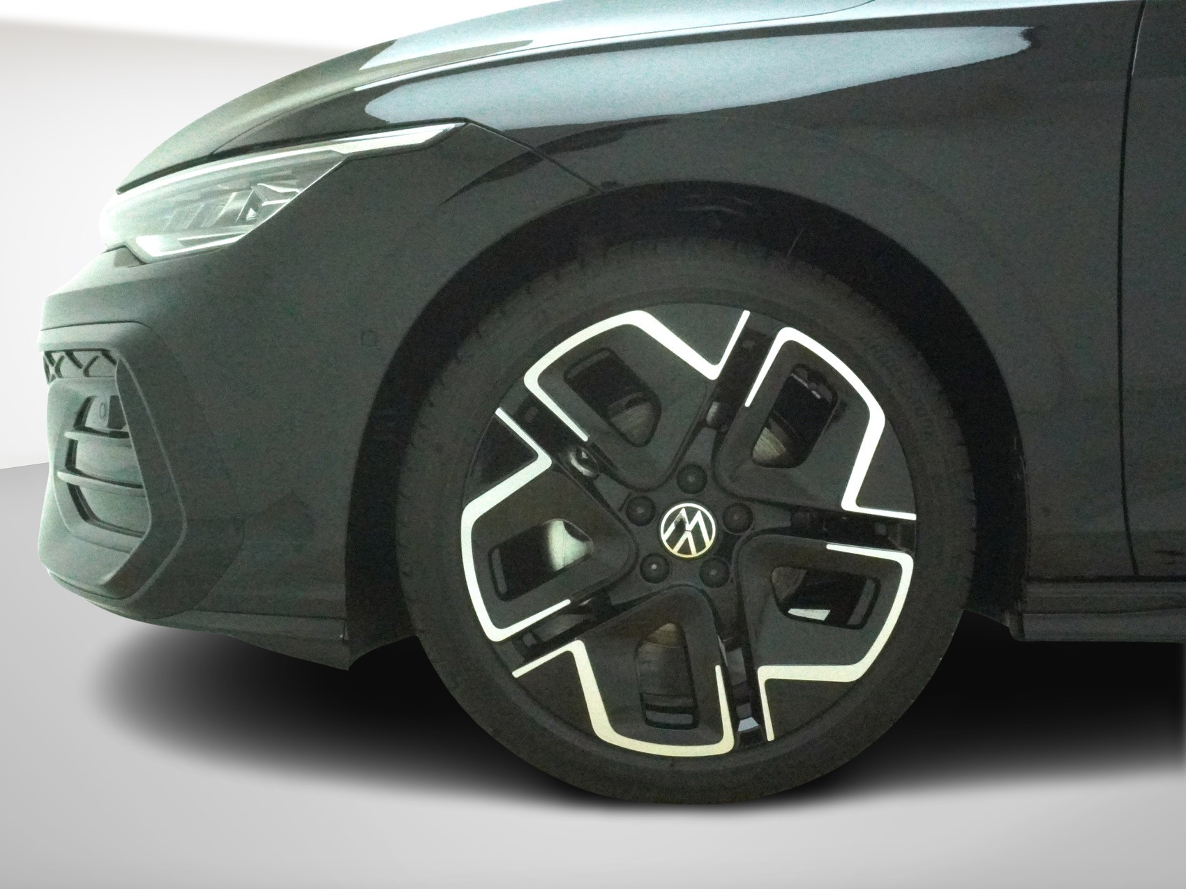 VW Golf VIII 1.5 eTSI R-Line DSG-image-9