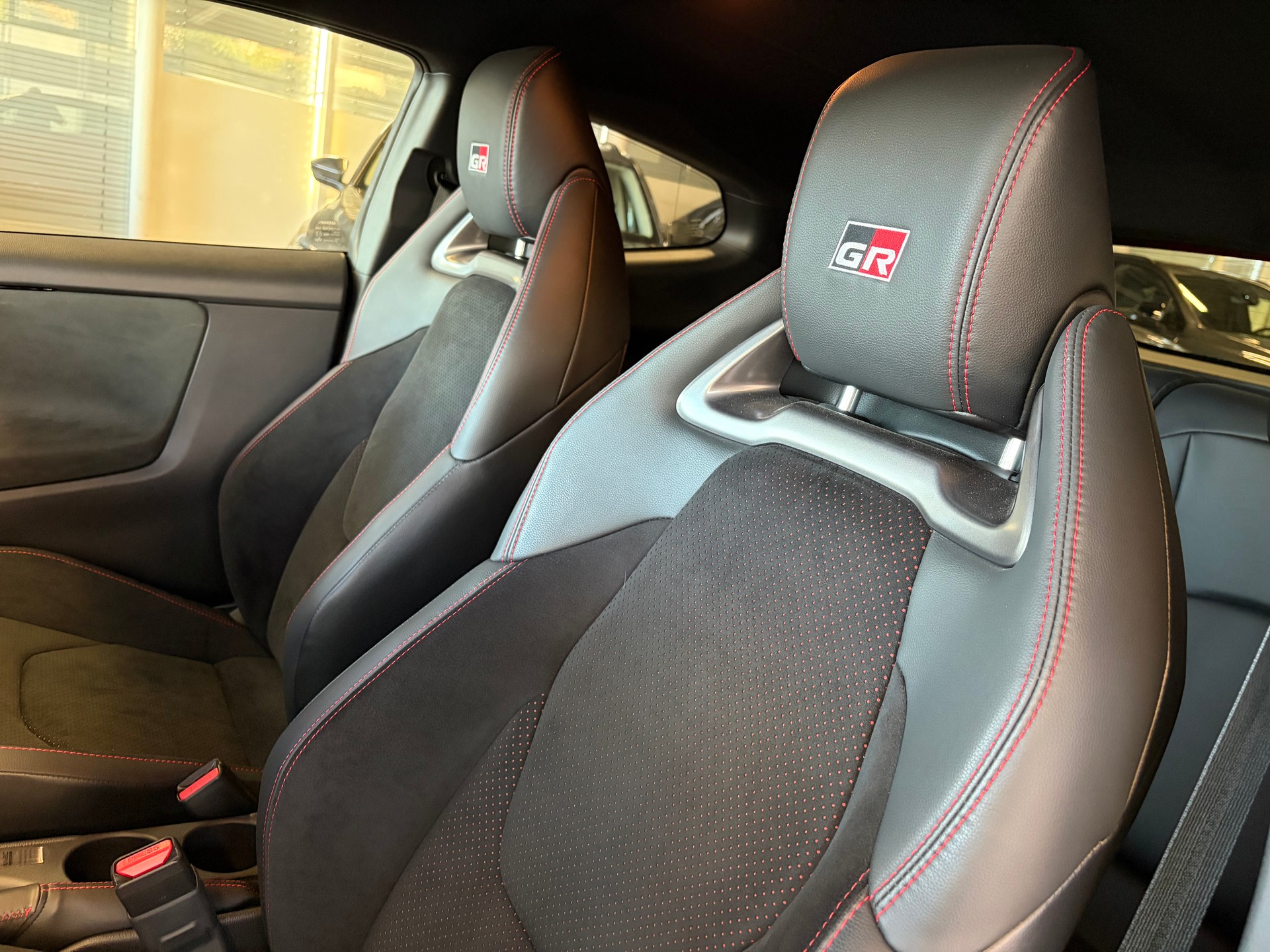 TOYOTA Yaris 1.6 GR Sport | CH Fahrzeug | Circuit Paket | 10 Jahre Garantie | H&R | Milltek | Giacuzzo | Maxton | Japan Racing |-image-13