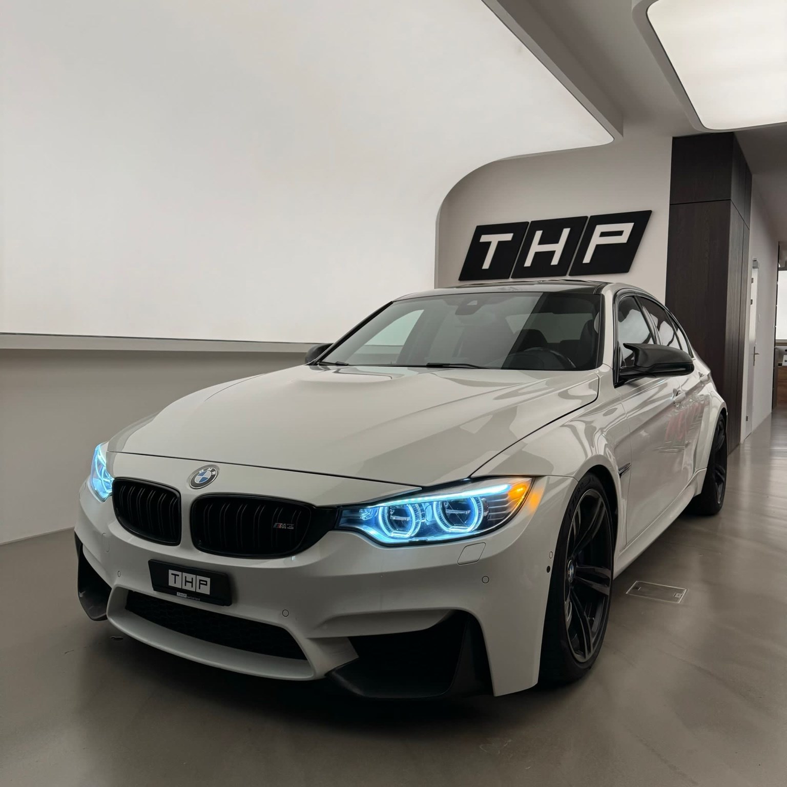 BMW M3 Drivelogic-showroom-element-1