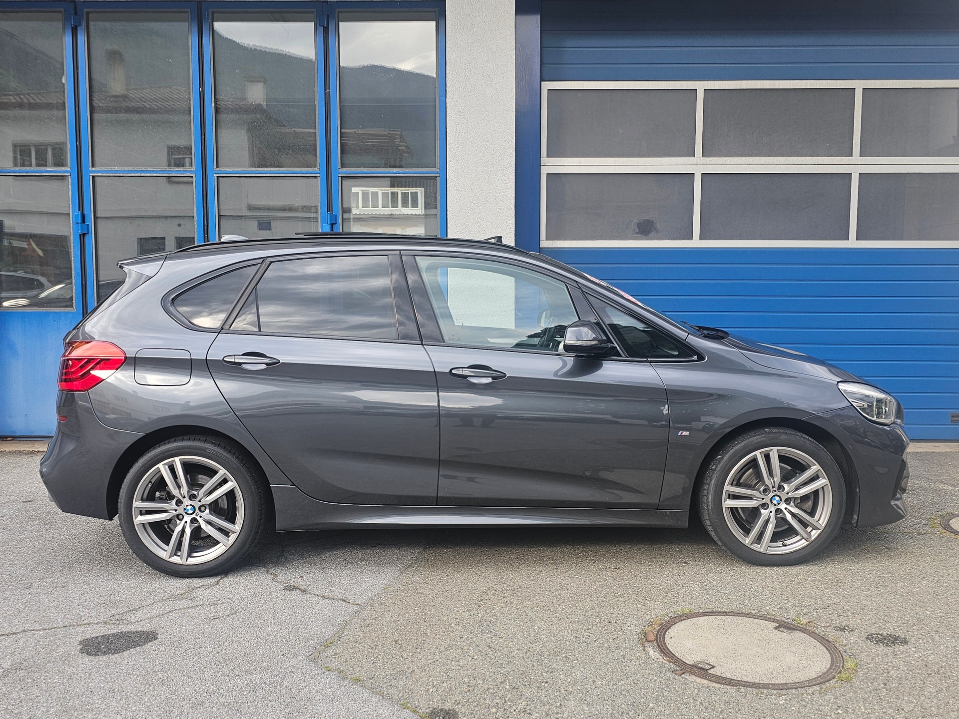 BMW 225i xDrive Active Tourer Steptronic M Sport-image-8