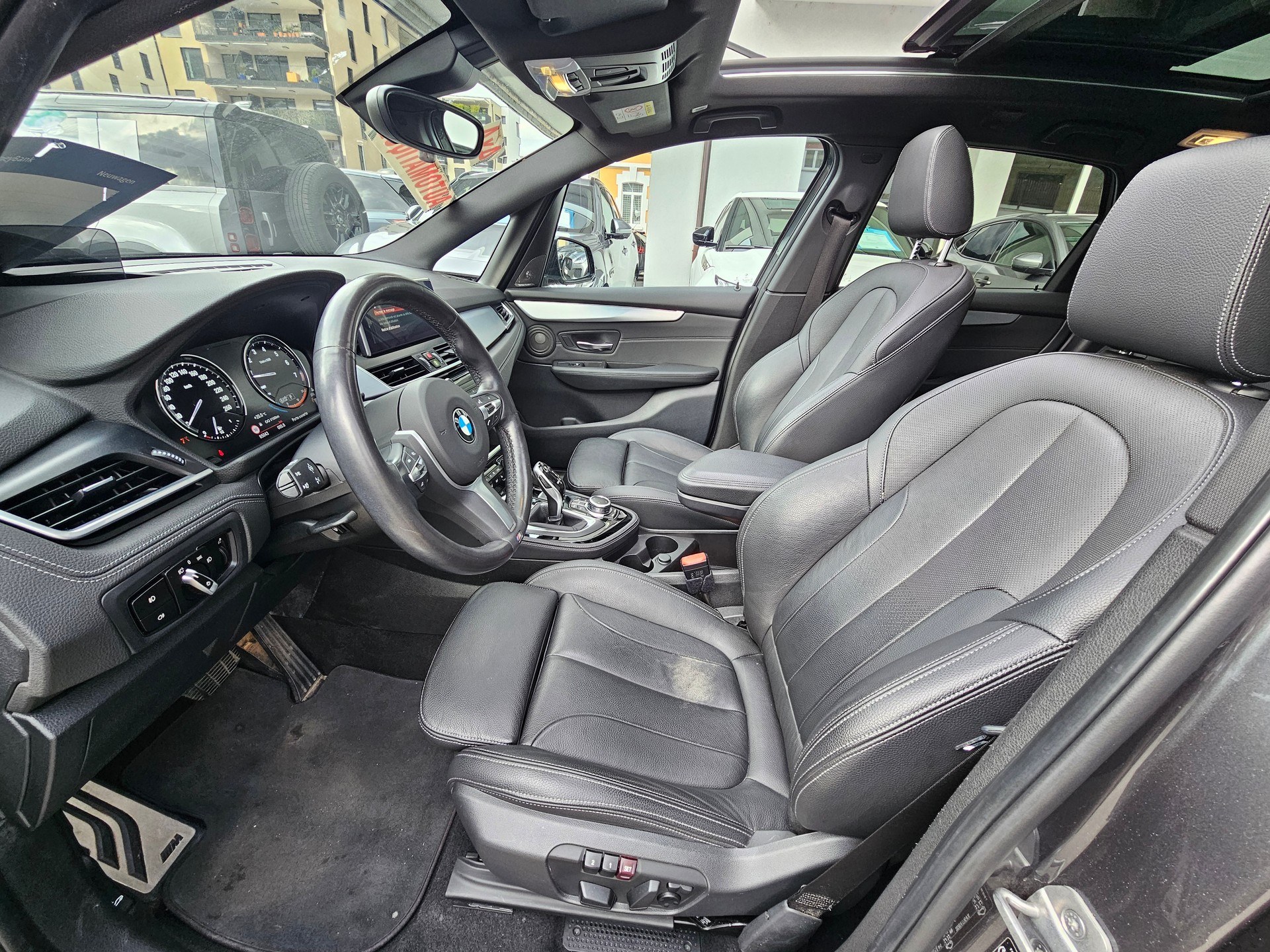 BMW 225i xDrive Active Tourer Steptronic M Sport-image-11