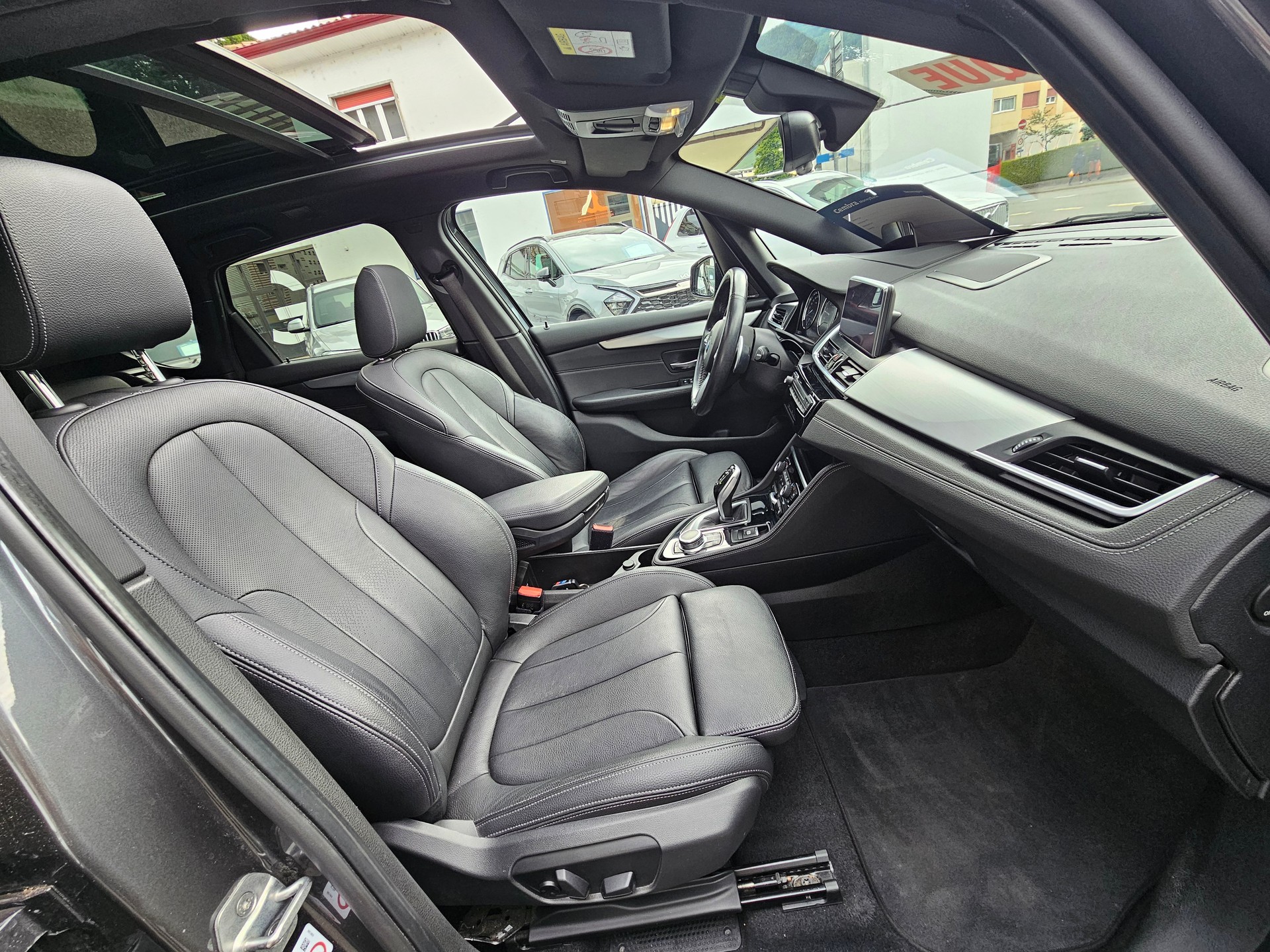 BMW 225i xDrive Active Tourer Steptronic M Sport-image-14