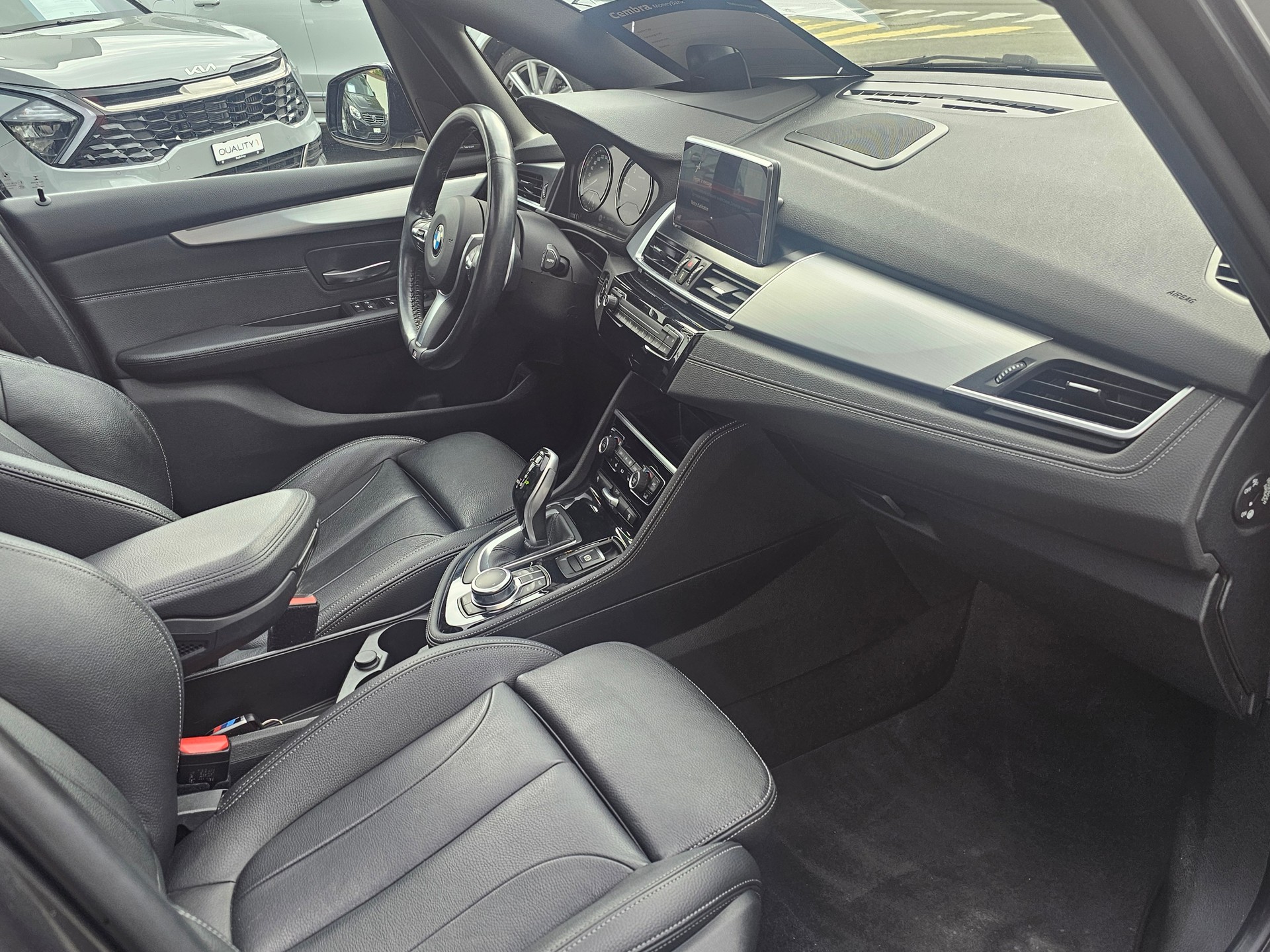 BMW 225i xDrive Active Tourer Steptronic M Sport-image-13