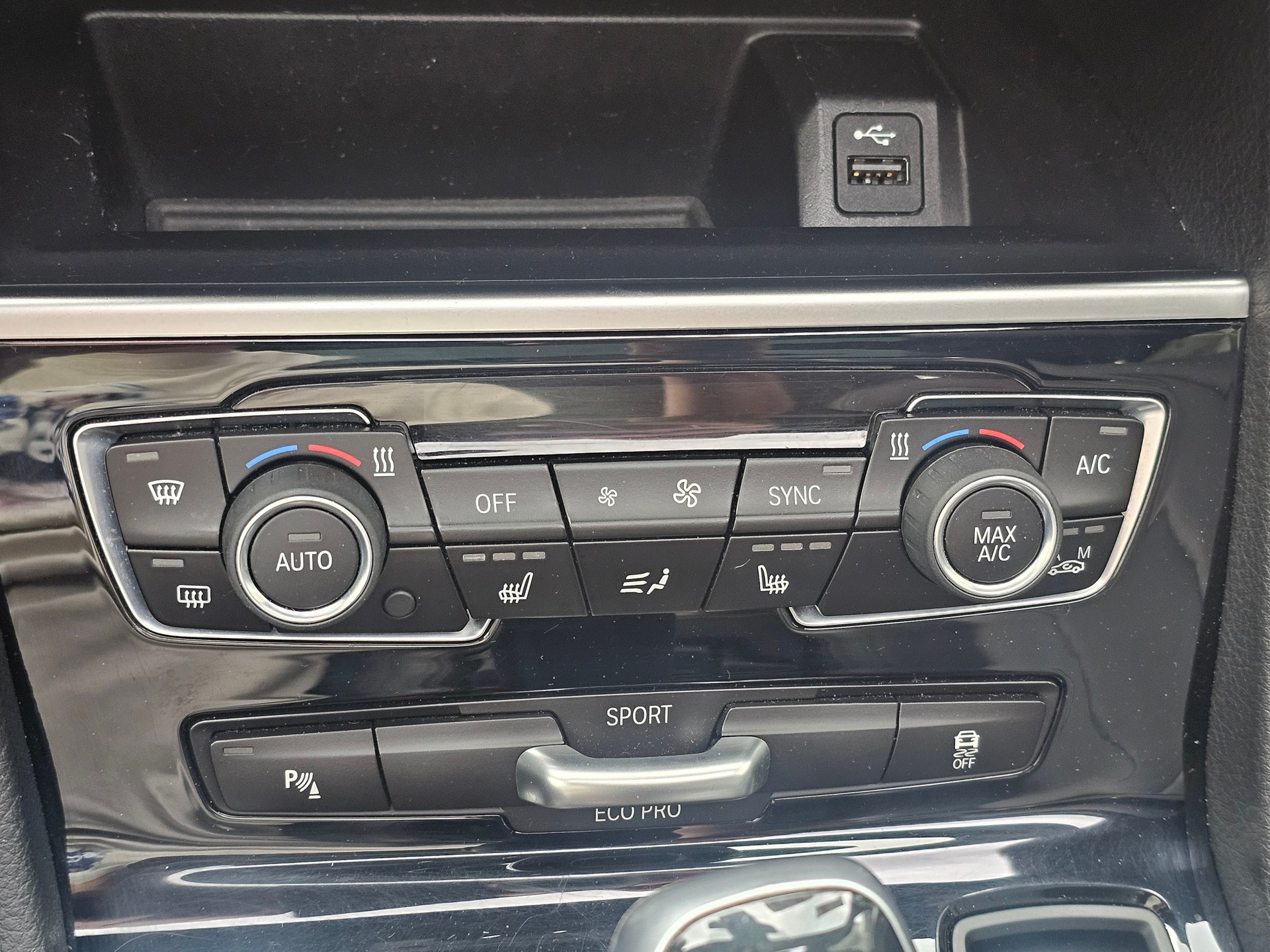 BMW 225i xDrive Active Tourer Steptronic M Sport-image-18