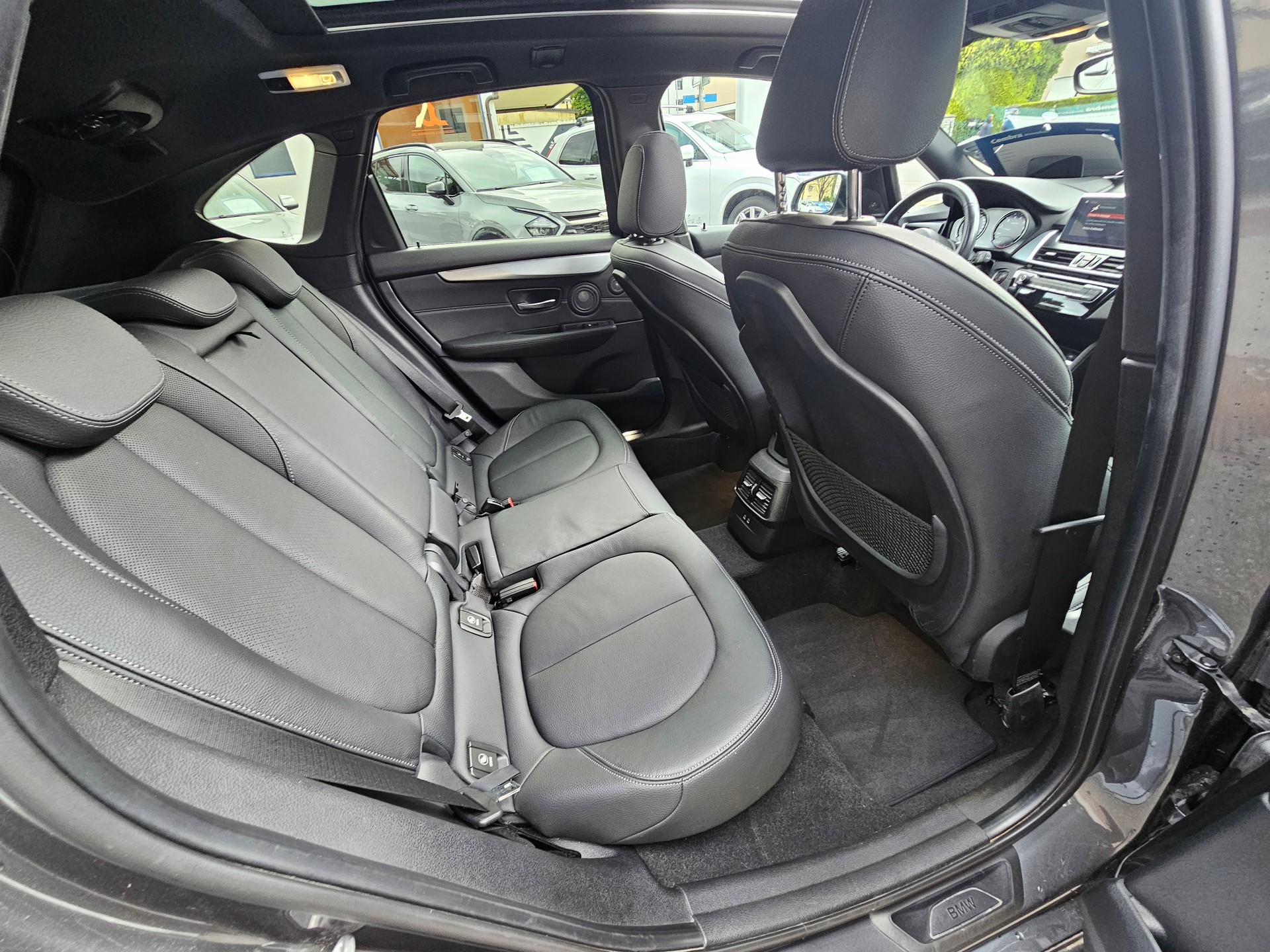 BMW 225i xDrive Active Tourer Steptronic M Sport-image-15
