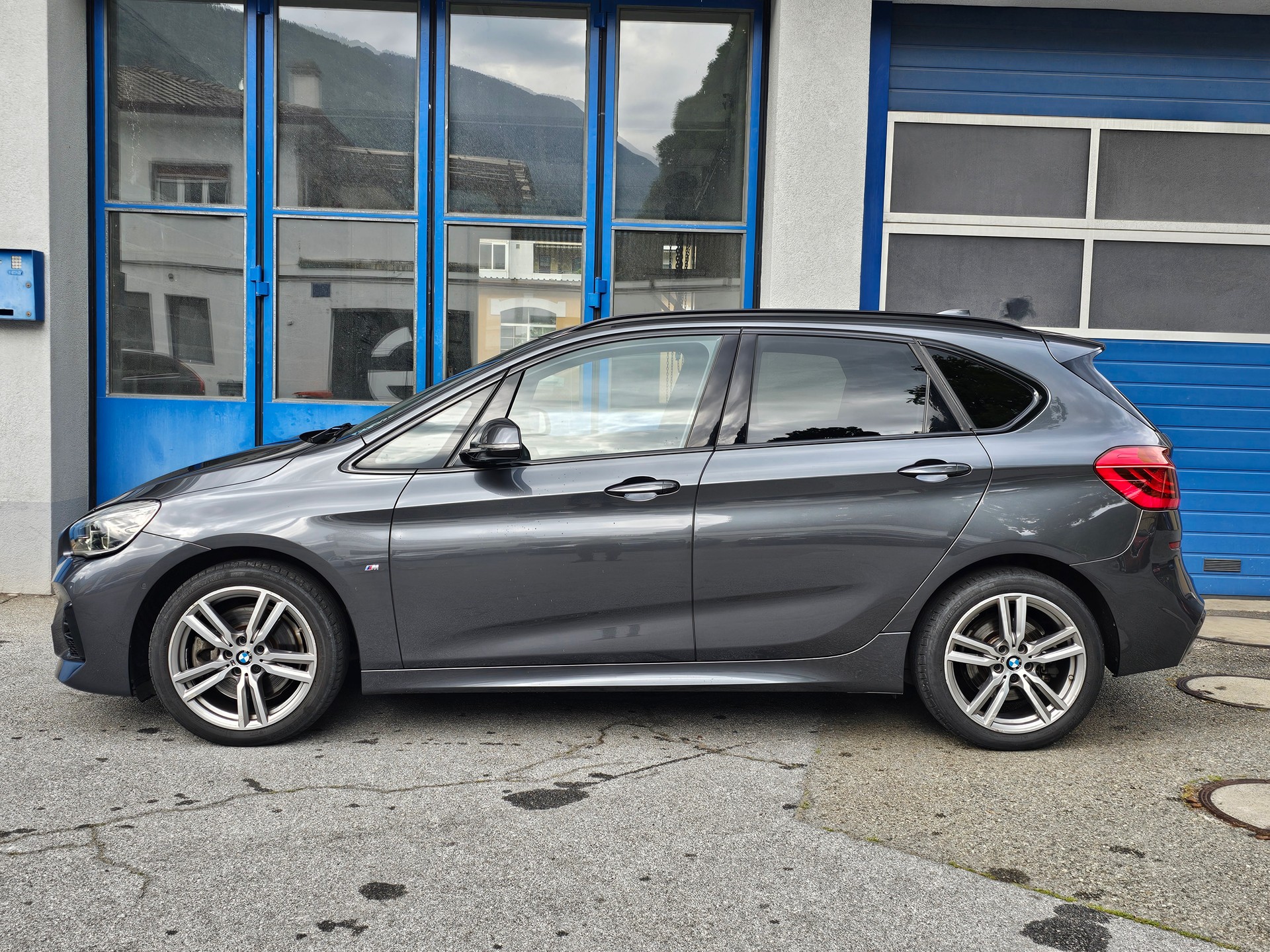BMW 225i xDrive Active Tourer Steptronic M Sport-showroom-element-2