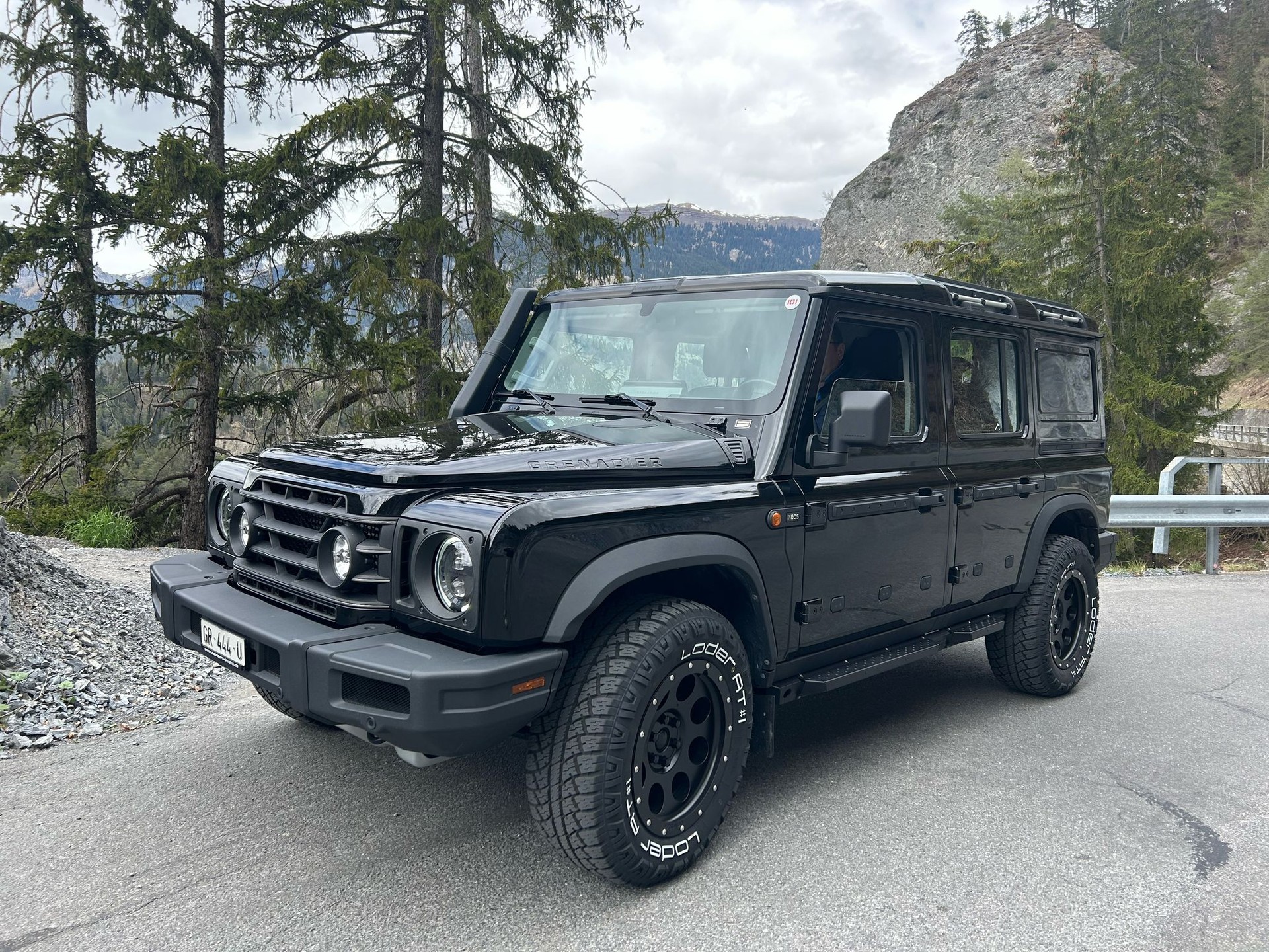 INEOS Grenadier Utility Wagon 3.0 Twin Turbo Diesel-showroom-element-1