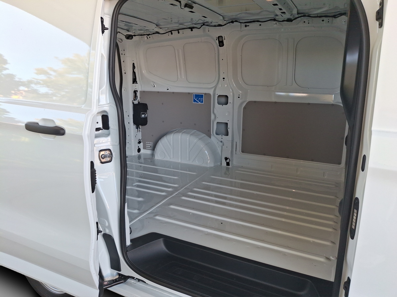 VW e-Transporter 70 kWh-image-11