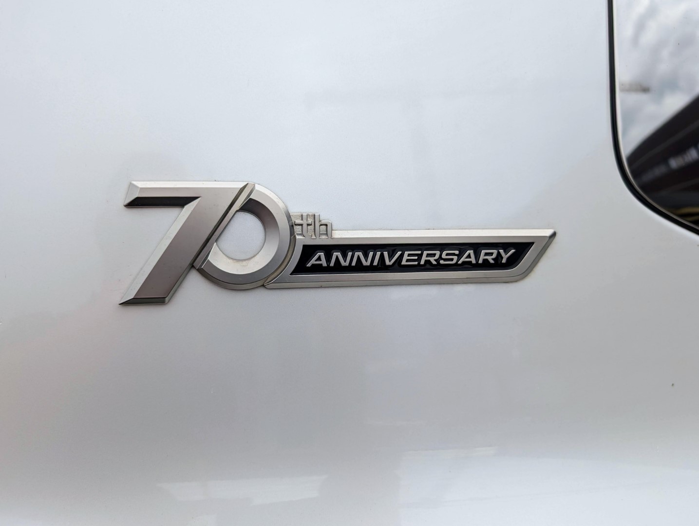 TOYOTA LAND CRUISER 300 V6 DIESEL 70th Anniv.-image-18