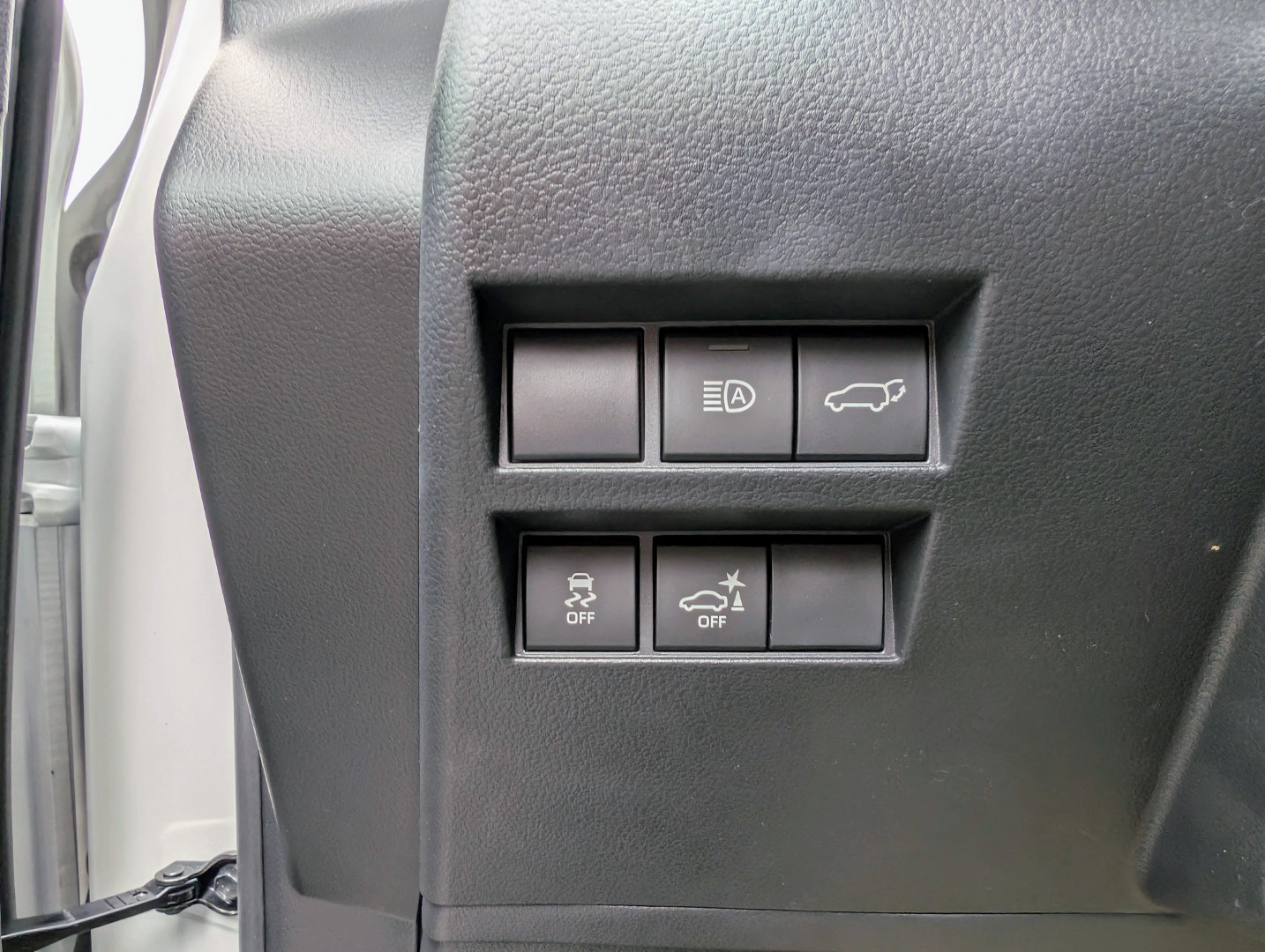 TOYOTA LAND CRUISER 300 V6 DIESEL 70th Anniv.-image-9