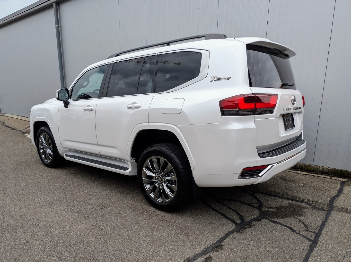 TOYOTA LAND CRUISER 300 V6 DIESEL 70th Anniv.-image-14